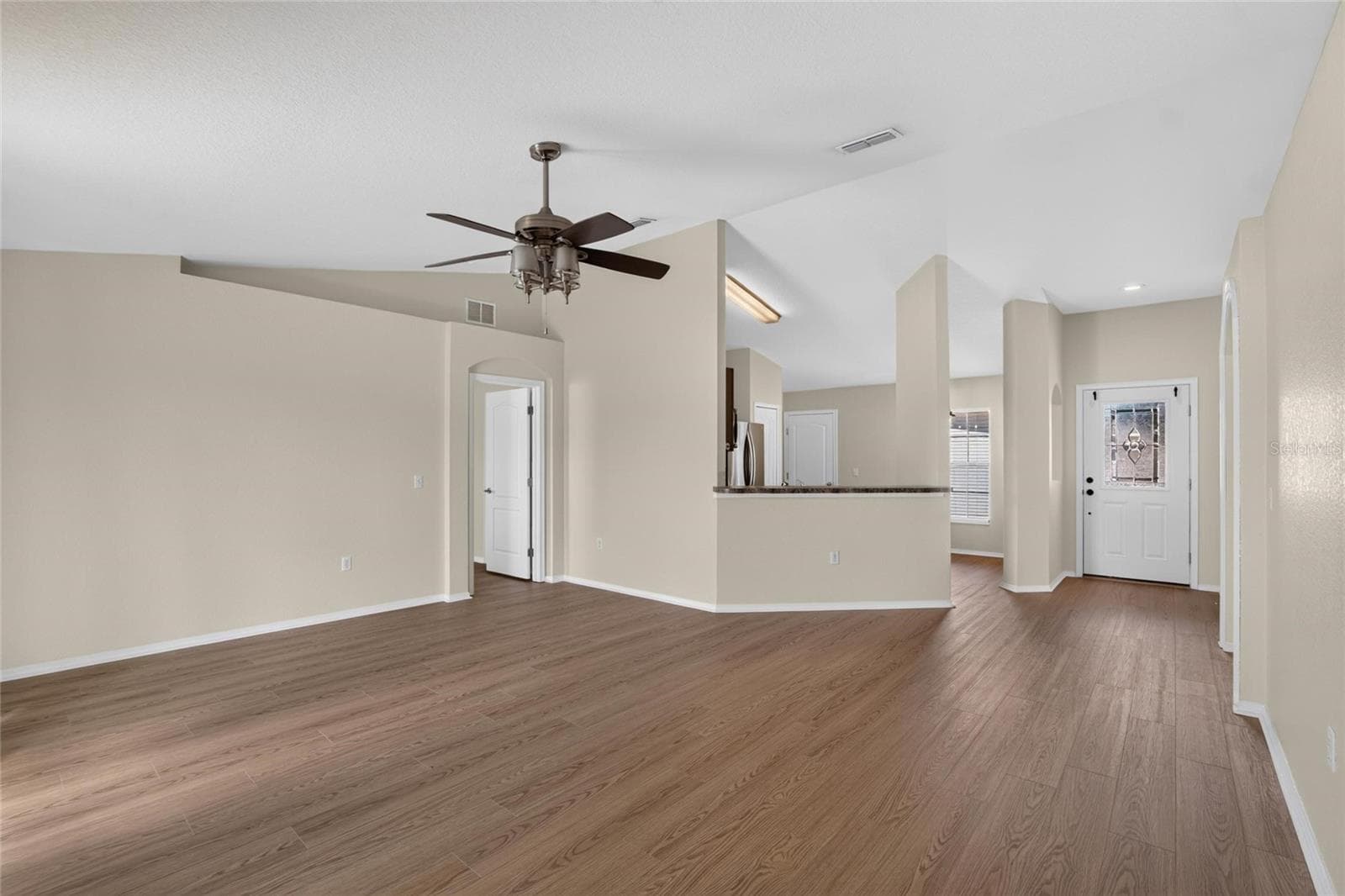 Single Family Residence at 212 MAJESTIC GARDENS LN, WINTER HAVEN, photo 16 of 48
