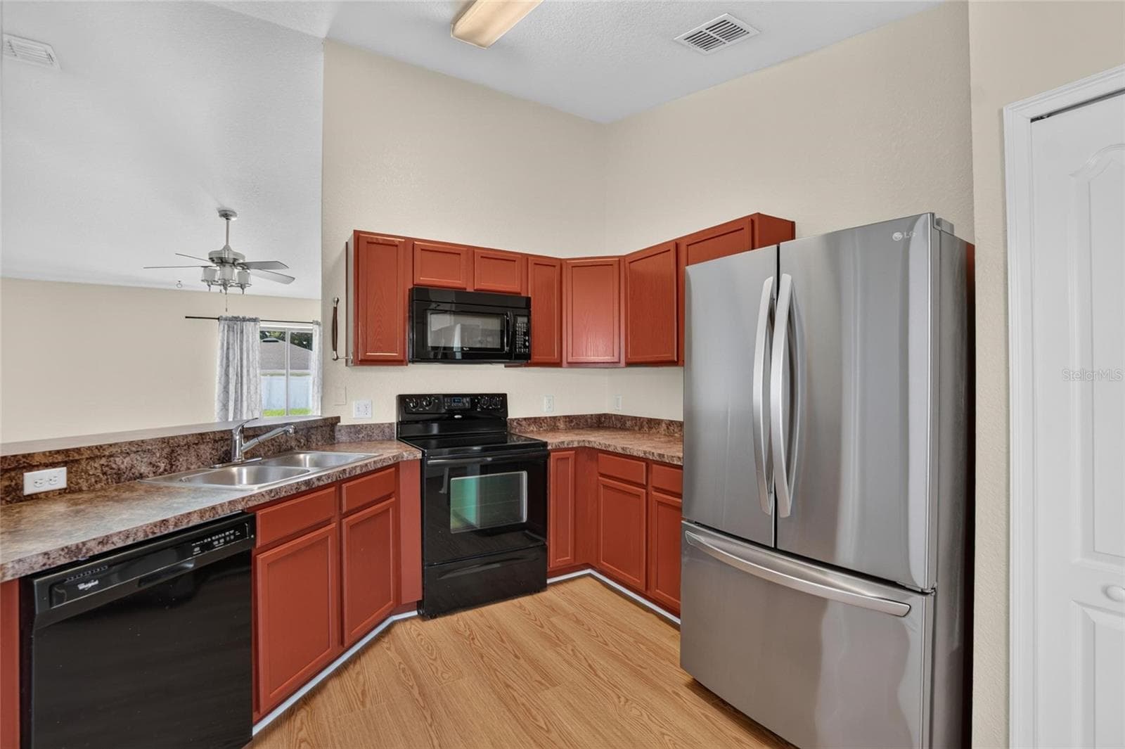 Single Family Residence at 212 MAJESTIC GARDENS LN, WINTER HAVEN, photo 21 of 48
