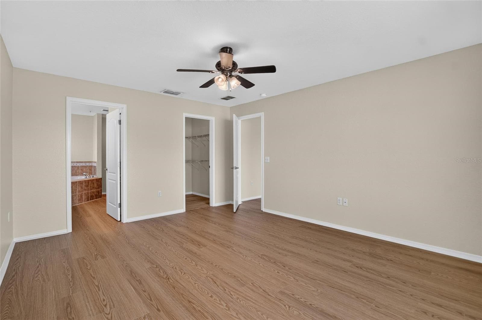 Single Family Residence at 212 MAJESTIC GARDENS LN, WINTER HAVEN, photo 25 of 48