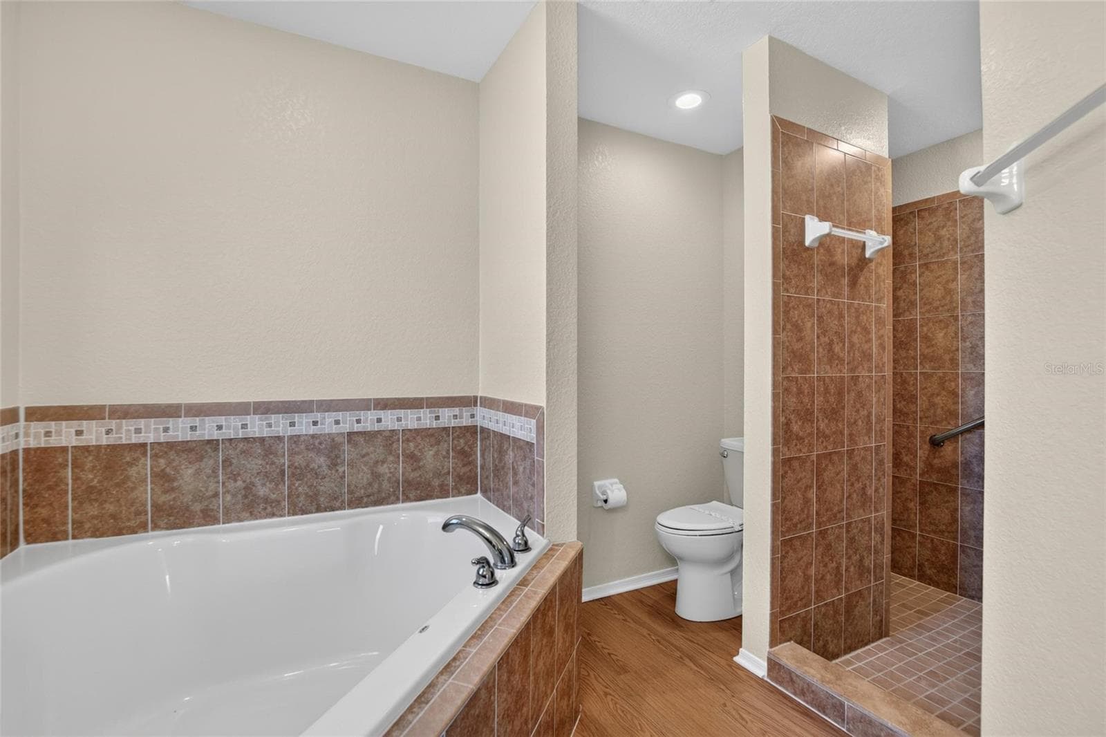 Single Family Residence at 212 MAJESTIC GARDENS LN, WINTER HAVEN, photo 32 of 48