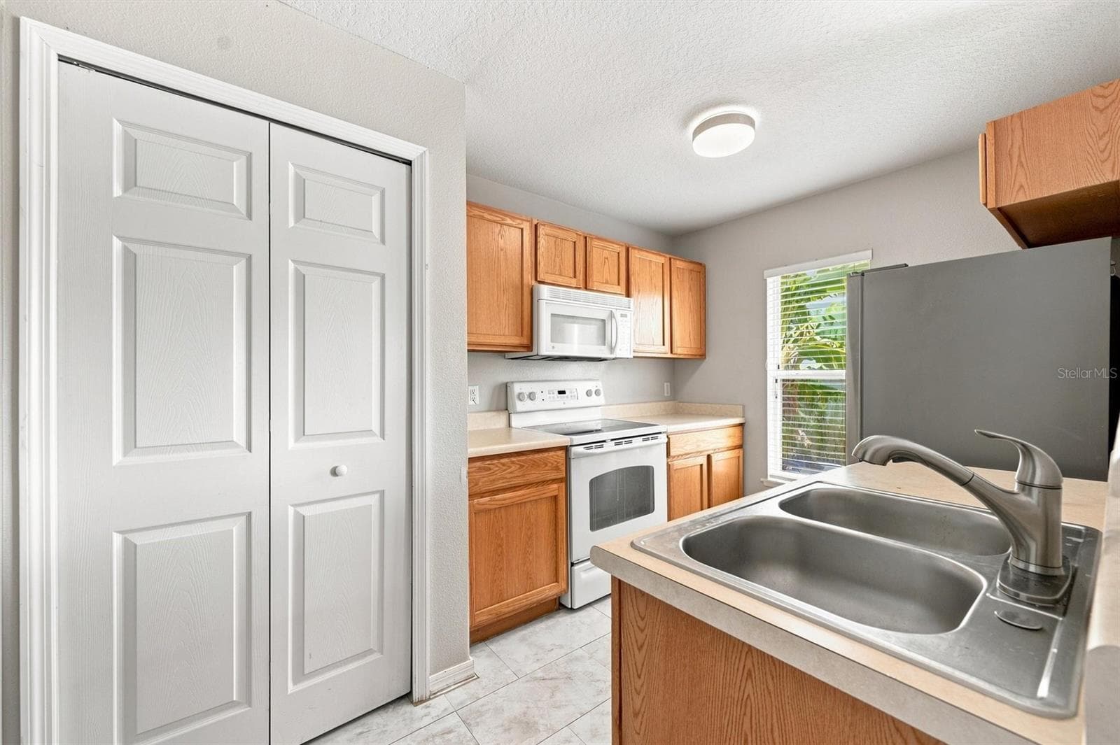 Townhouse at 3805 EXETER LN, LAKELAND, photo 16 of 52
