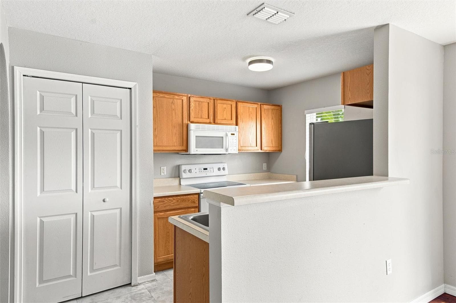 Townhouse at 3805 EXETER LN, LAKELAND, photo 20 of 52