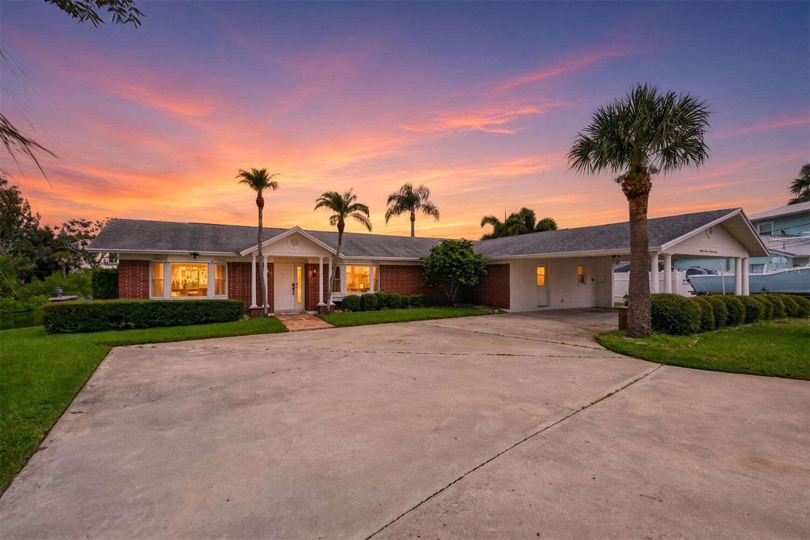 8727 BAY CREST LN