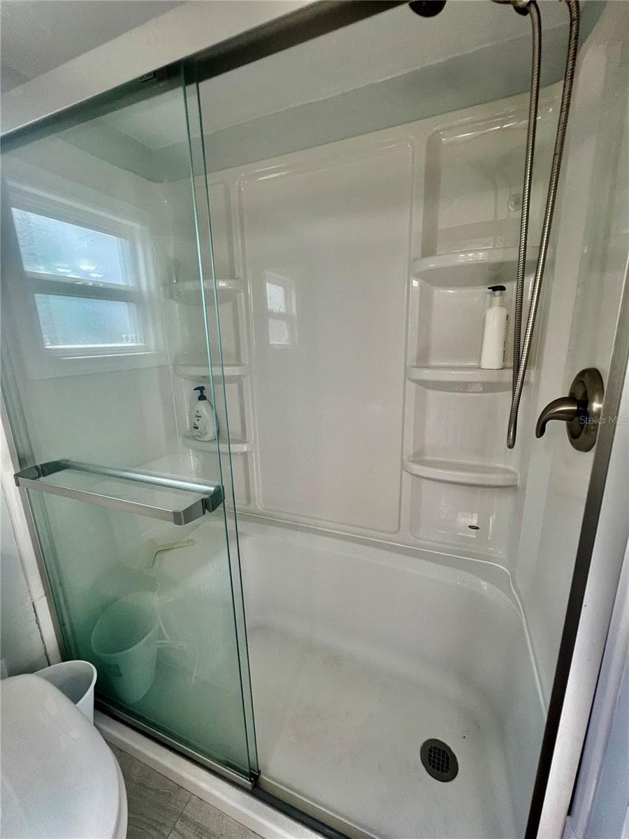 Jacuzzi tub - 143 S PORT DR, VENICE