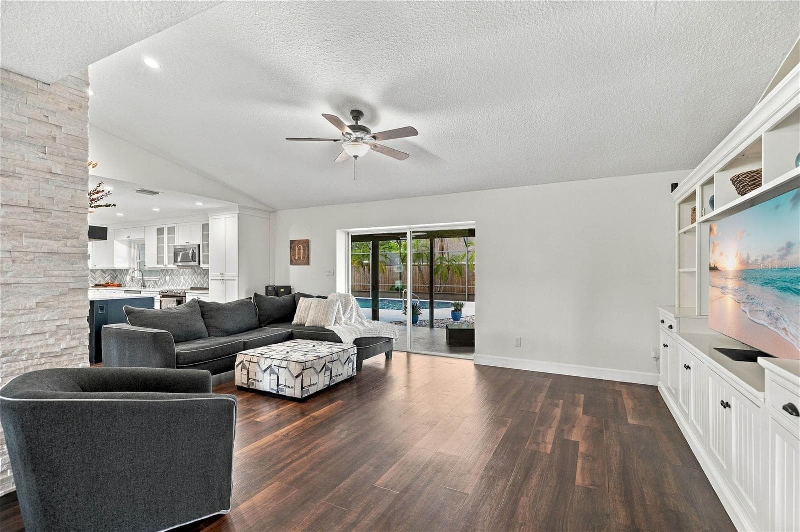 Single Family Residence at 6610 ORANGE KNOLL DR, BELLE ISLE, photo 4 of 43