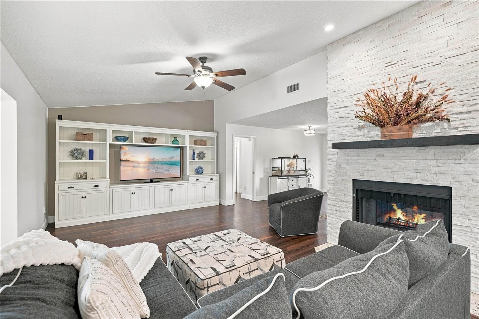 Single Family Residence at 6610 ORANGE KNOLL DR, BELLE ISLE, photo 15 of 43