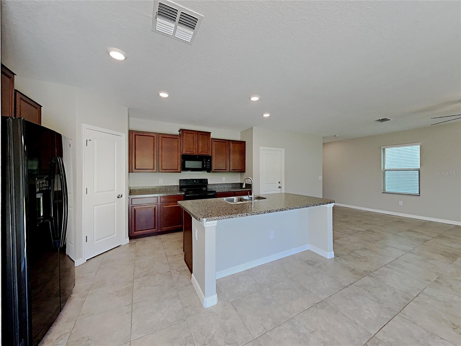 Single Family Residence at 15322 BROAD BRUSH DR, RUSKIN, photo 4 of 21