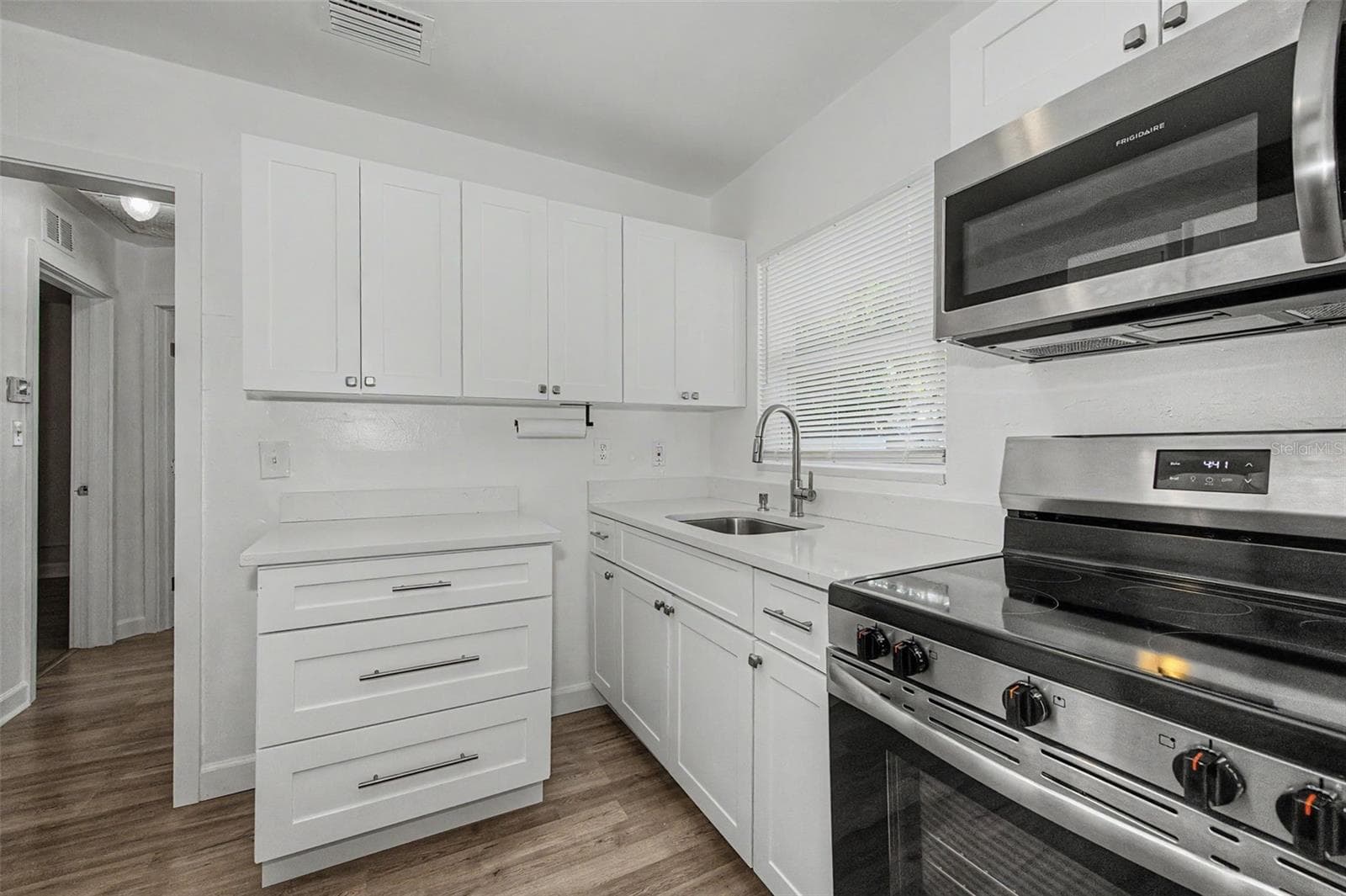 Renovated Kitchen - 1001 QUEEN ST S, ST PETERSBURG