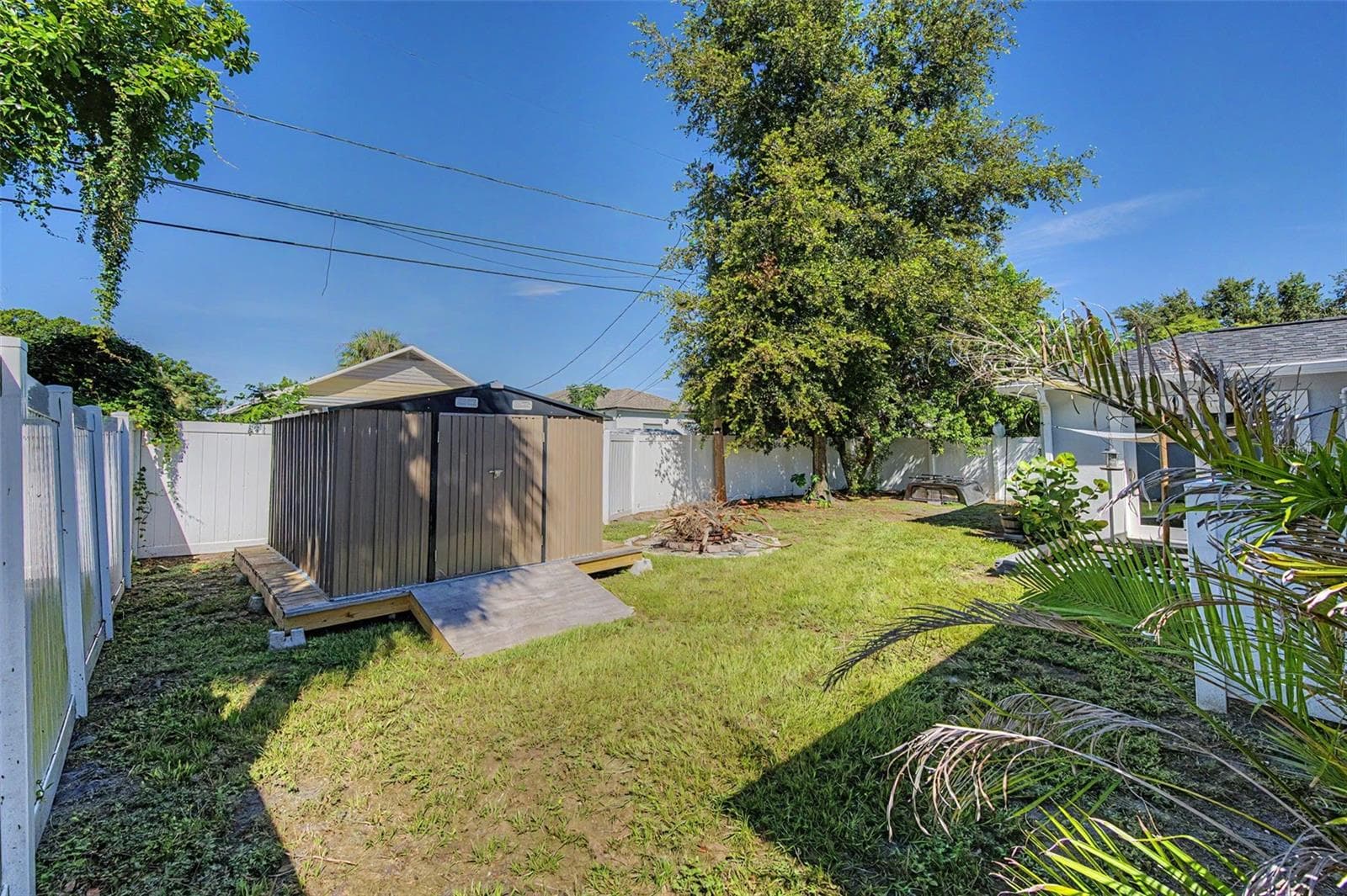 Single Family Residence at 1001 QUEEN ST S, ST PETERSBURG, photo 21 of 28