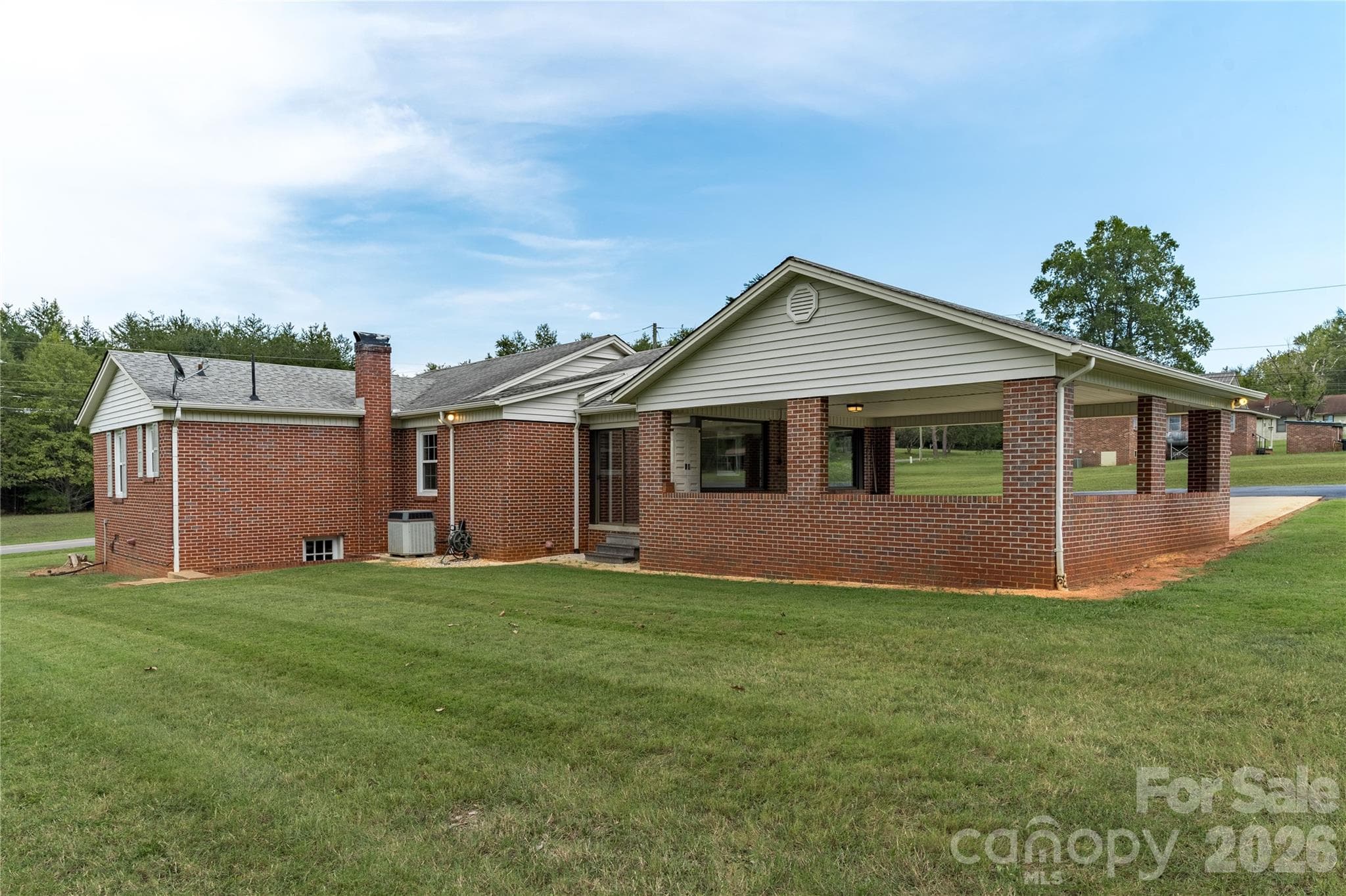 Single Family Residence at 5271 Harris Farm Road, Hickory, photo 7 of 46