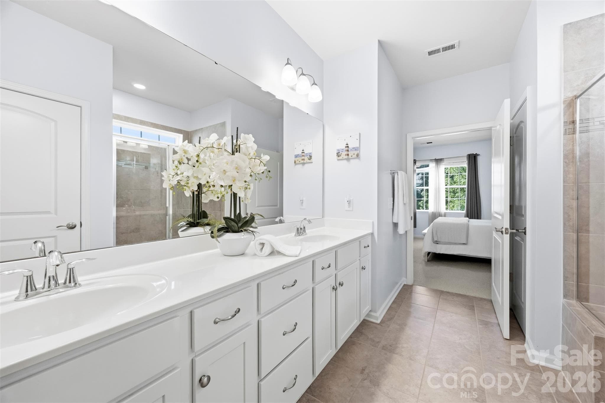 Single Family Residence at 140 Picasso Trail, Mount Holly, photo 17 of 37