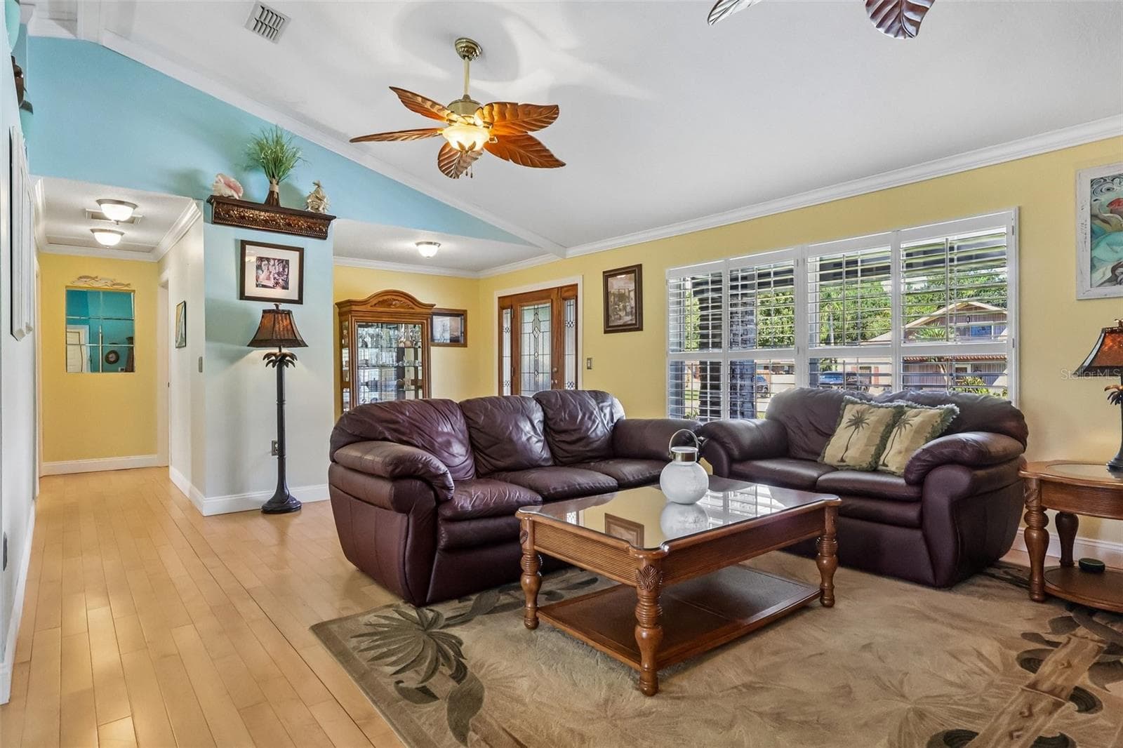 Split floor plan, Hallway to 2 bedrooms and modern and upgraded guest bath - 28116 LOIS DR, TAVARES