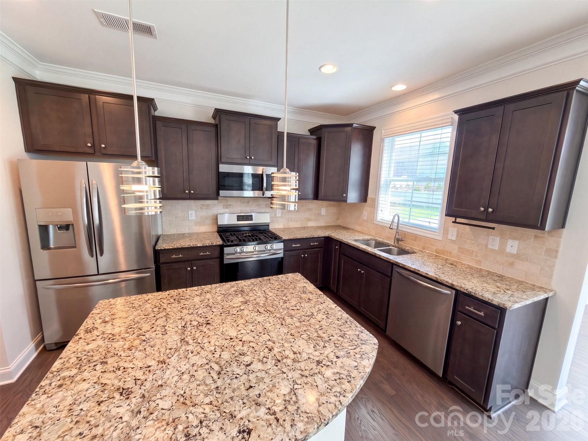 Single Family Residence at 5015 Sea Cliff Lane, Lancaster, photo 2 of 15