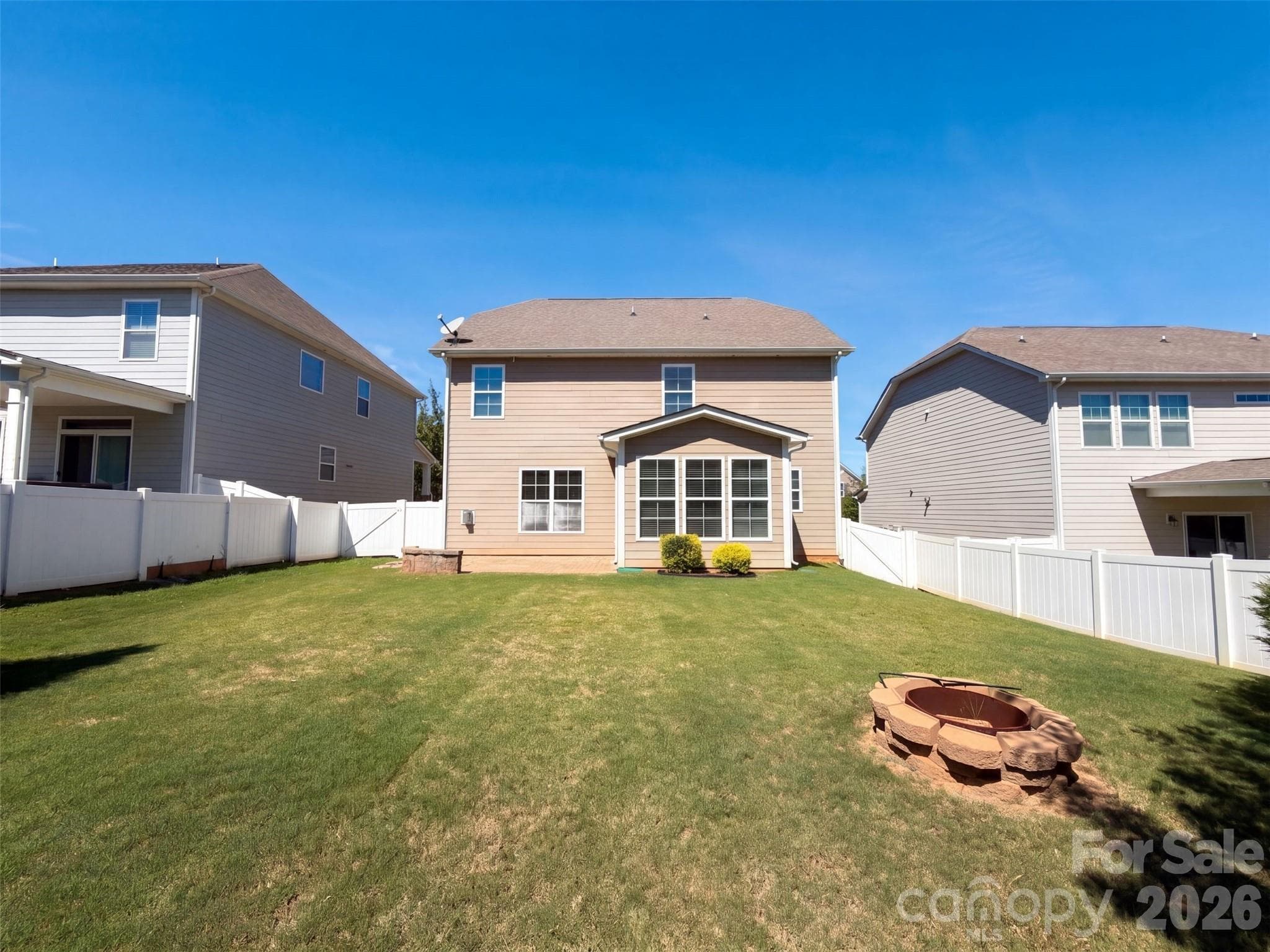 Single Family Residence at 5015 Sea Cliff Lane, Lancaster, photo 5 of 15