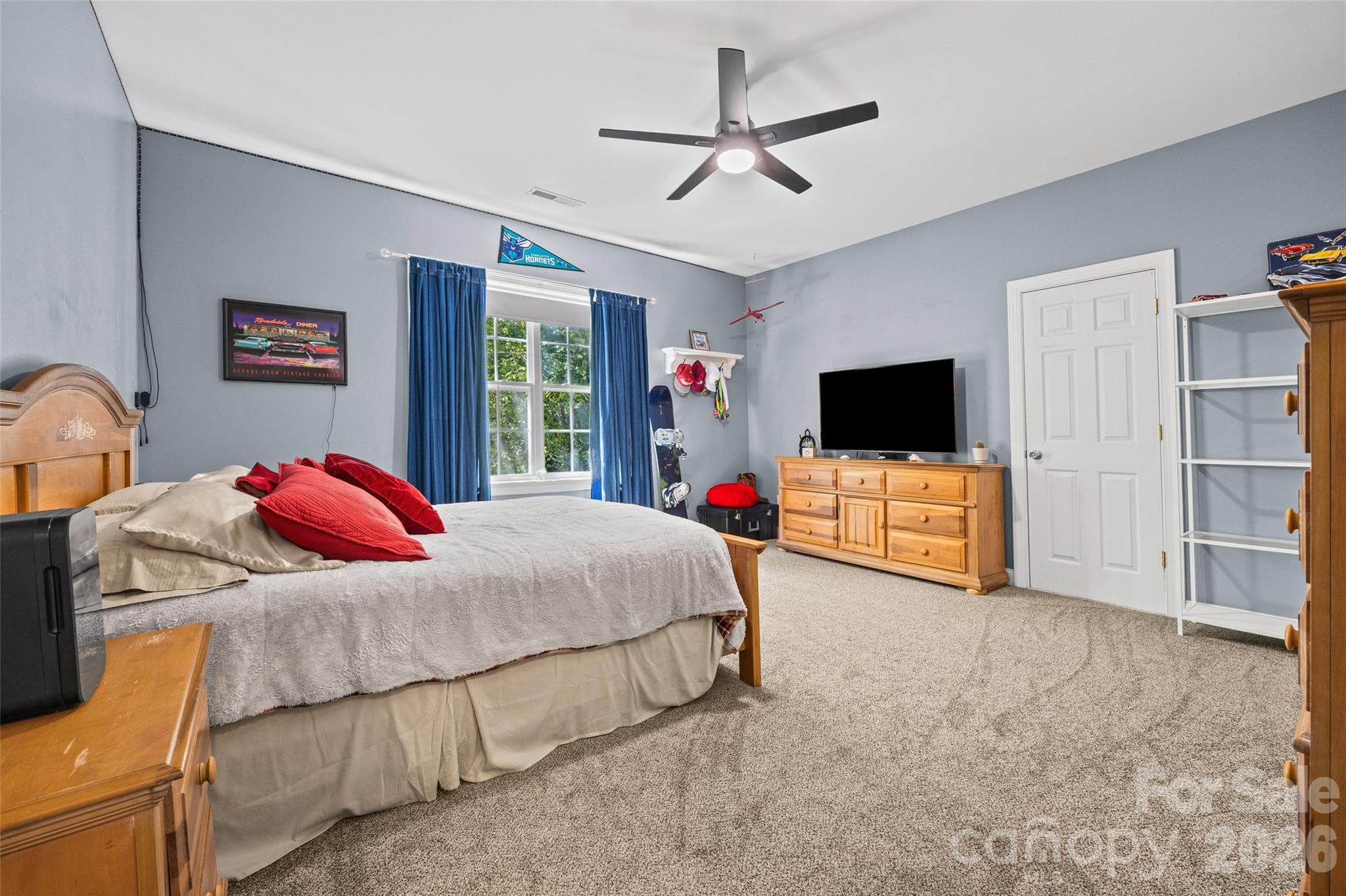 Single Family Residence at 1063 Hunters Run Drive, Tega Cay, photo 21 of 41
