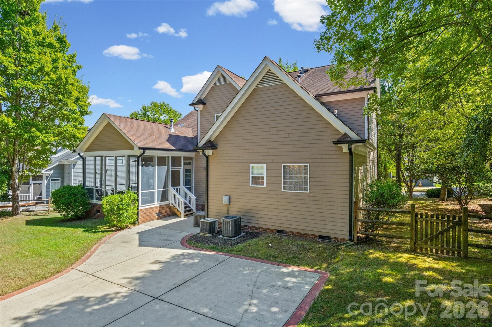 Single Family Residence at 1063 Hunters Run Drive, Tega Cay, photo 29 of 41
