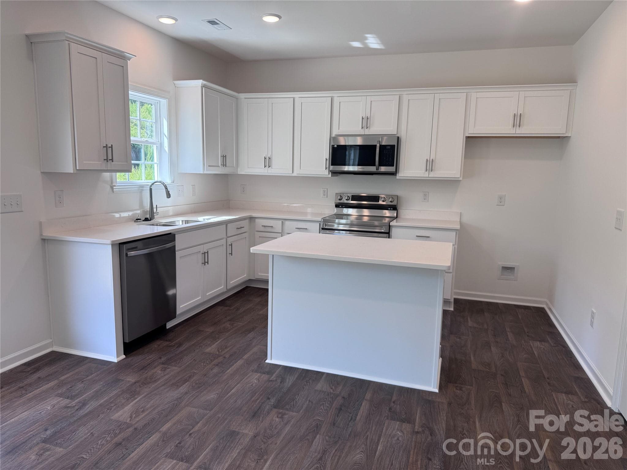 Single Family Residence at 331 Waylon Court, Lexington, photo 5 of 22
