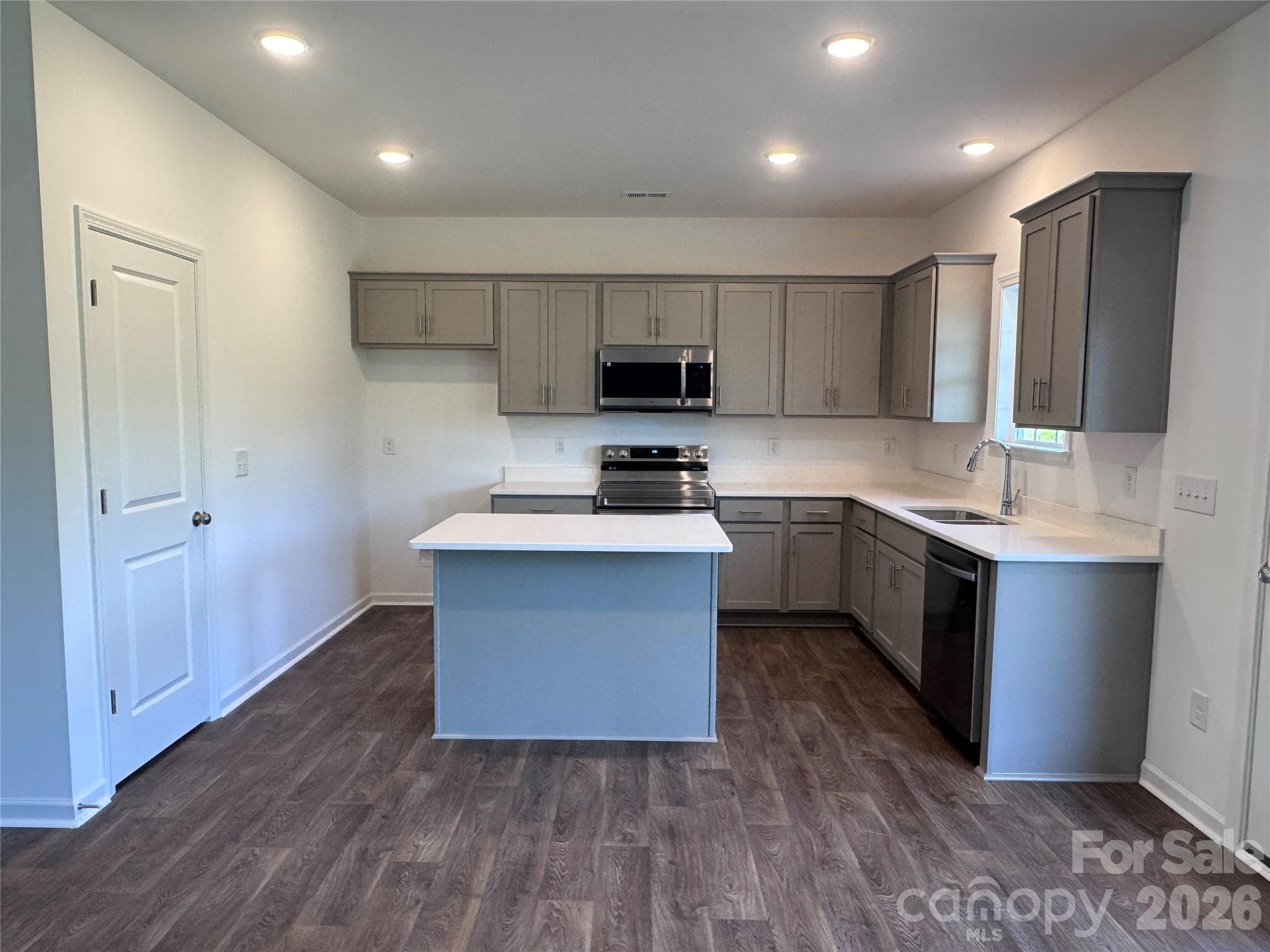 Single Family Residence at 360 Waylon Court, Lexington, photo 2 of 10