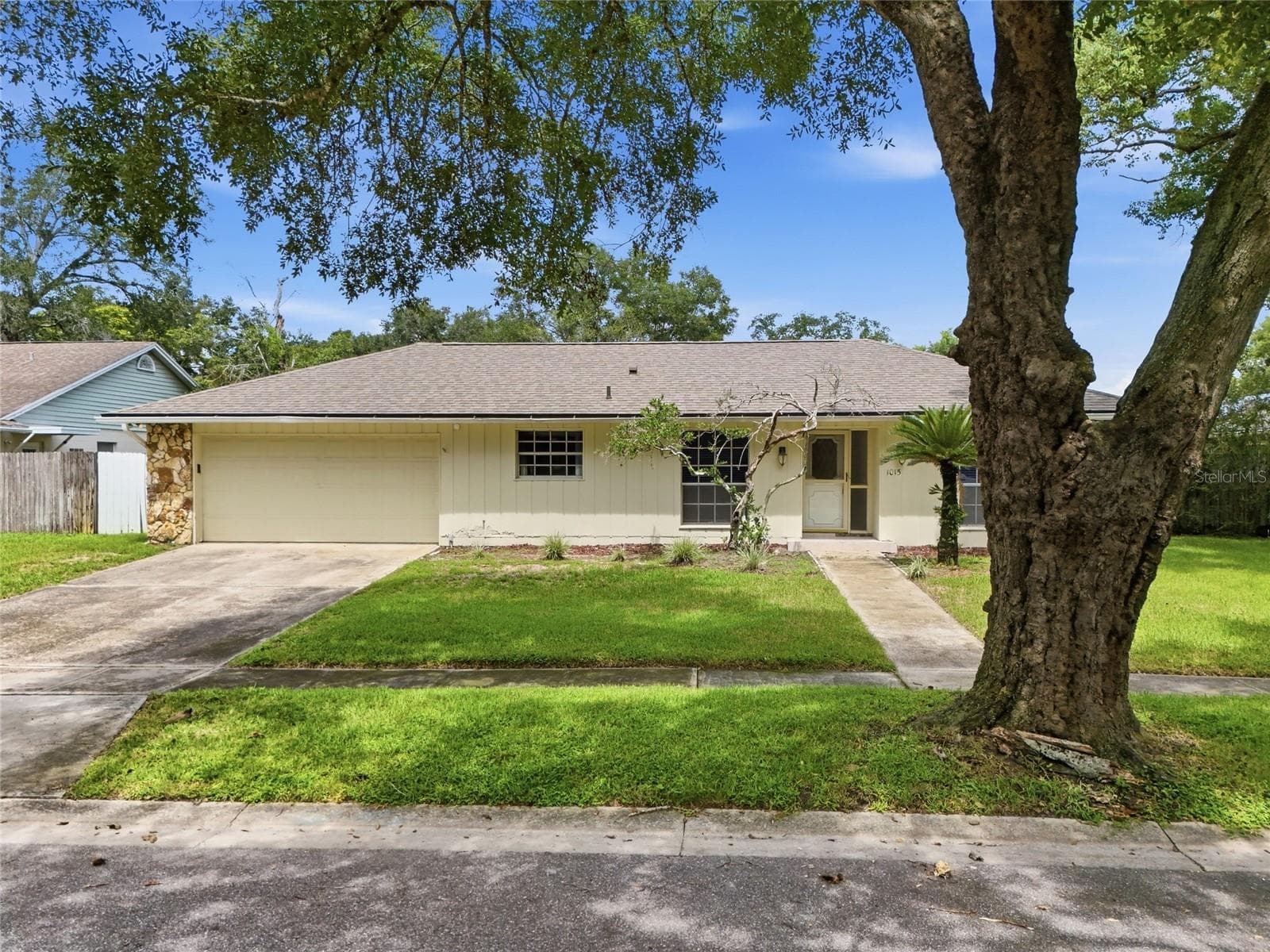 1015 BONITA DR