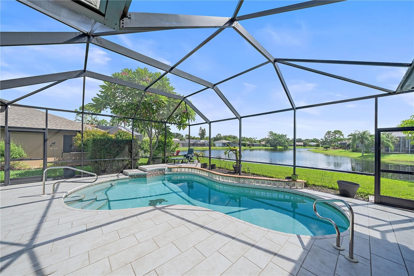Single Family Residence at 19291 PINE GLEN DR, FORT MYERS, photo 7 of 42