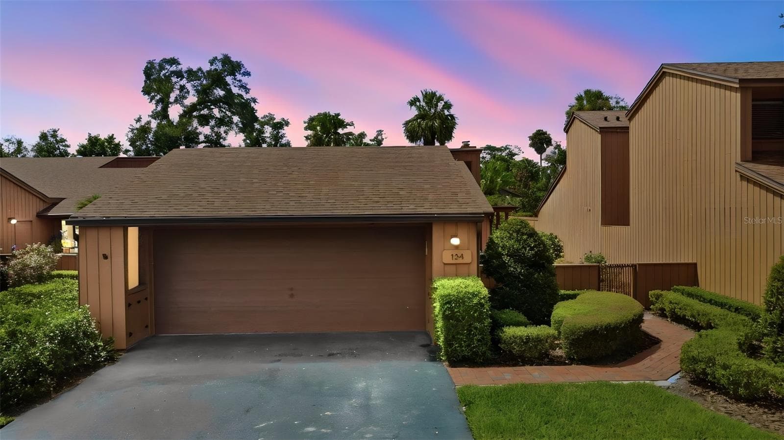 Single Family Residence at 124 OAKS CT, SANFORD, photo 2 of 43
