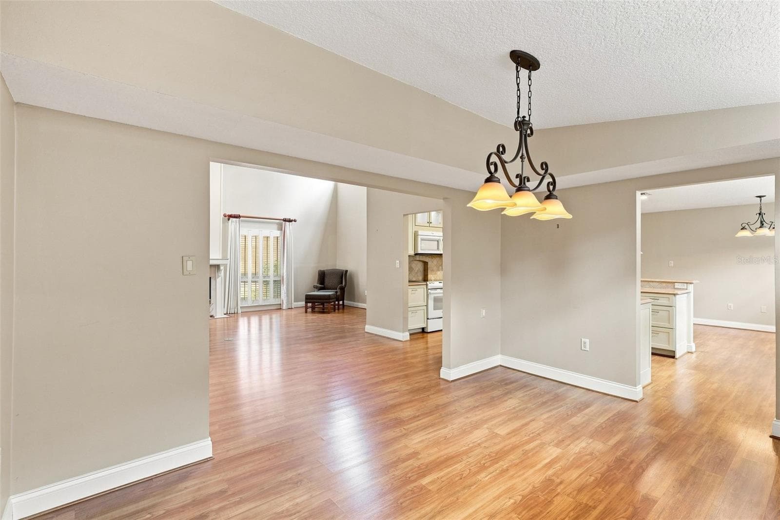 Single Family Residence at 124 OAKS CT, SANFORD, photo 12 of 43