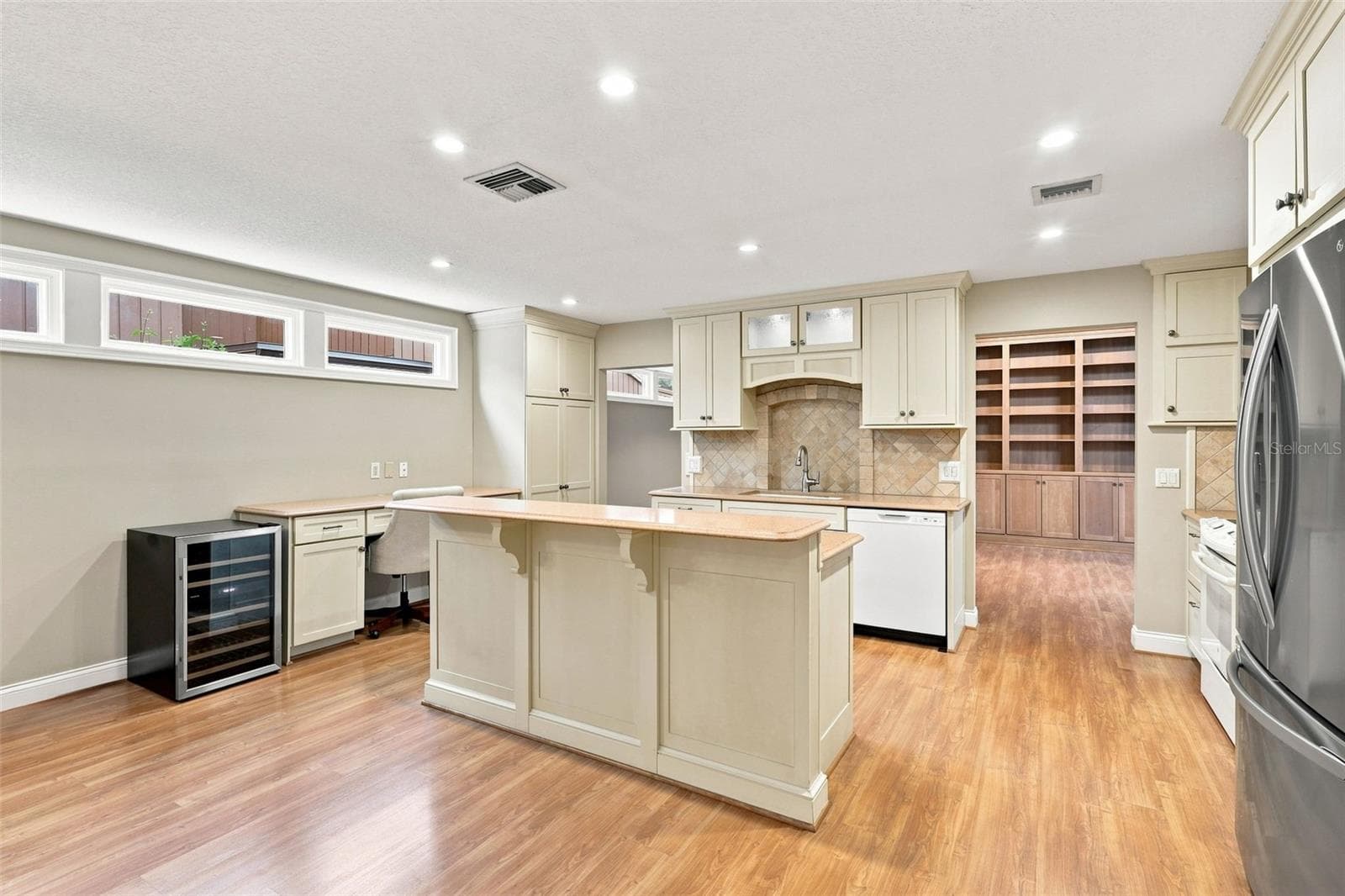 Single Family Residence at 124 OAKS CT, SANFORD, photo 21 of 43