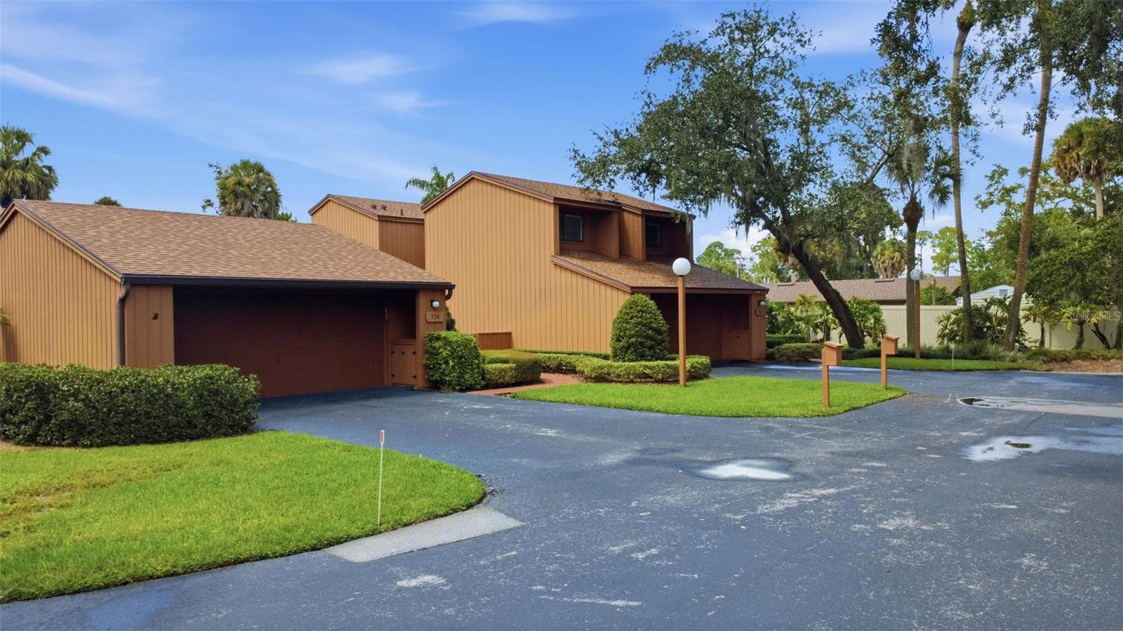 Single Family Residence at 124 OAKS CT, SANFORD, photo 34 of 43