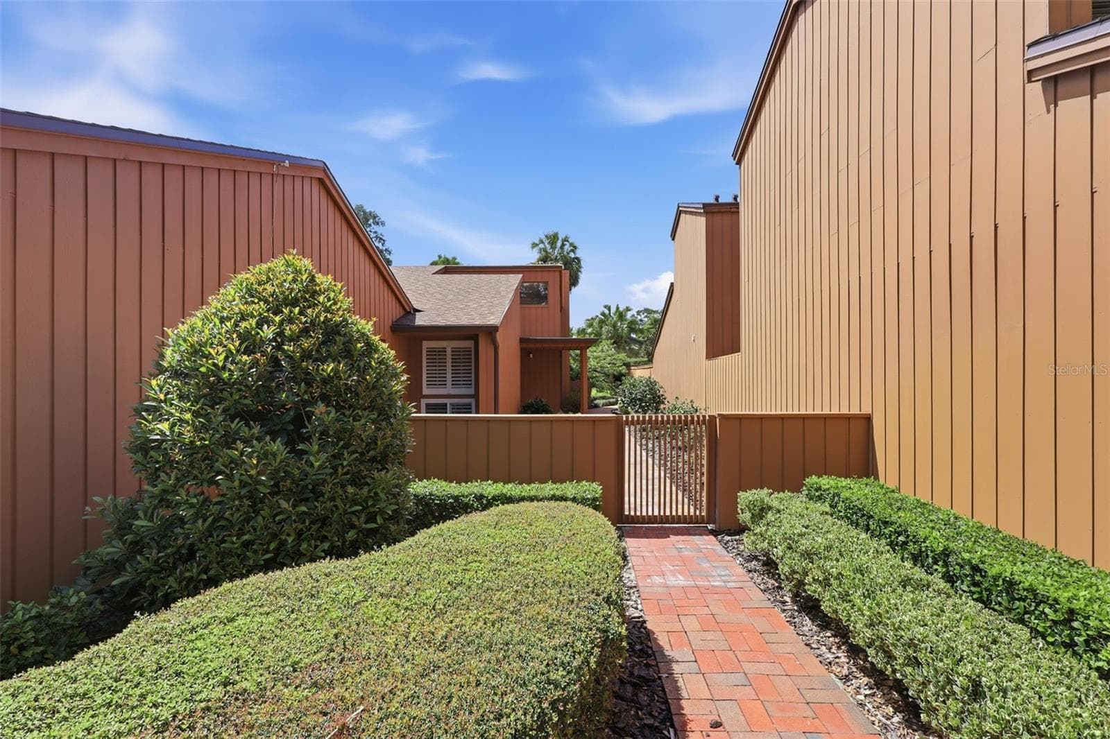 Single Family Residence at 124 OAKS CT, SANFORD, photo 36 of 43