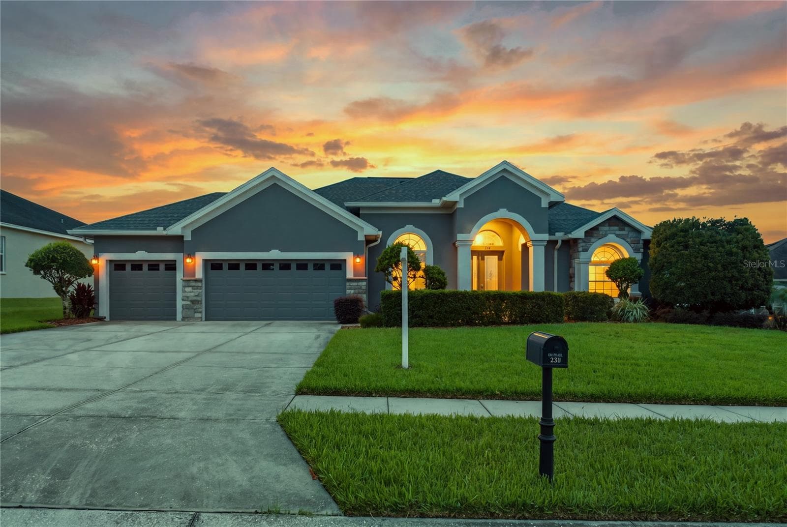 230 LAKE ARIETTA CT