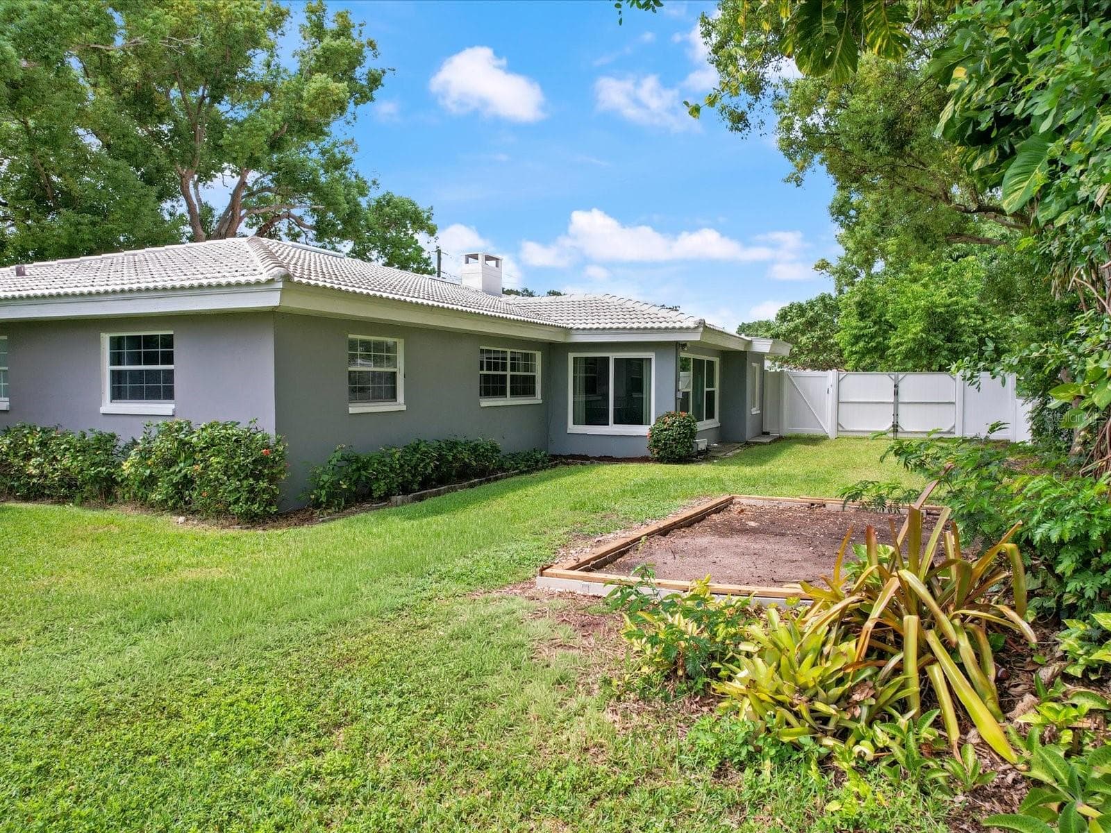 Single Family Residence at 2100 MCKINLEY ST, CLEARWATER, photo 49 of 55