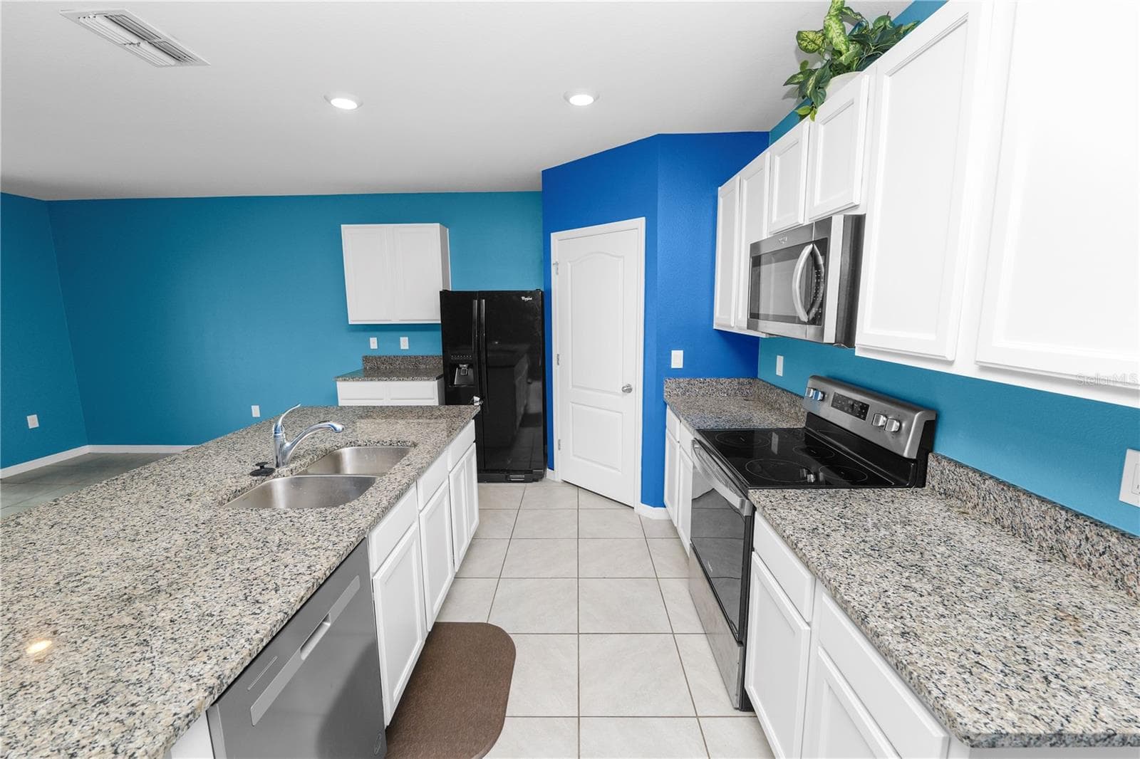 Single Family Residence at 1810 EAGLE HAMMOCK BLVD, EAGLE LAKE, photo 3 of 35