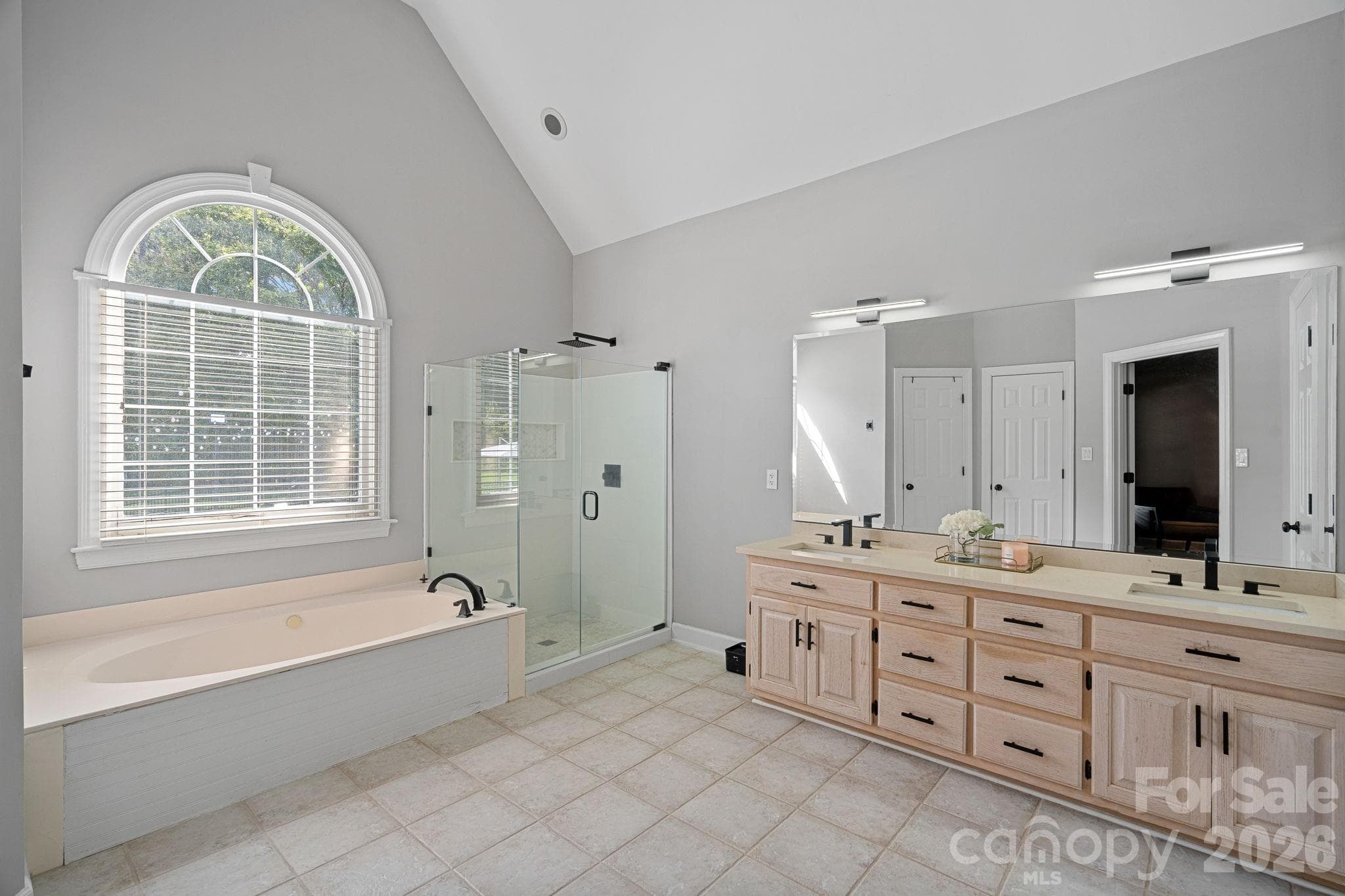 Single Family Residence at 18806 Boundary Oaks Court, Davidson, photo 20 of 48