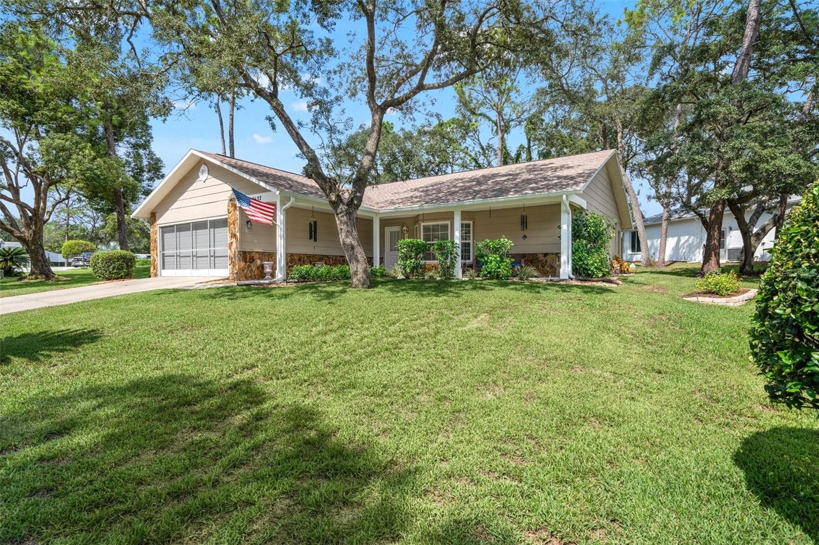 Single Family Residence at 2632 ROYAL RIDGE DR, SPRING HILL, photo 2 of 62