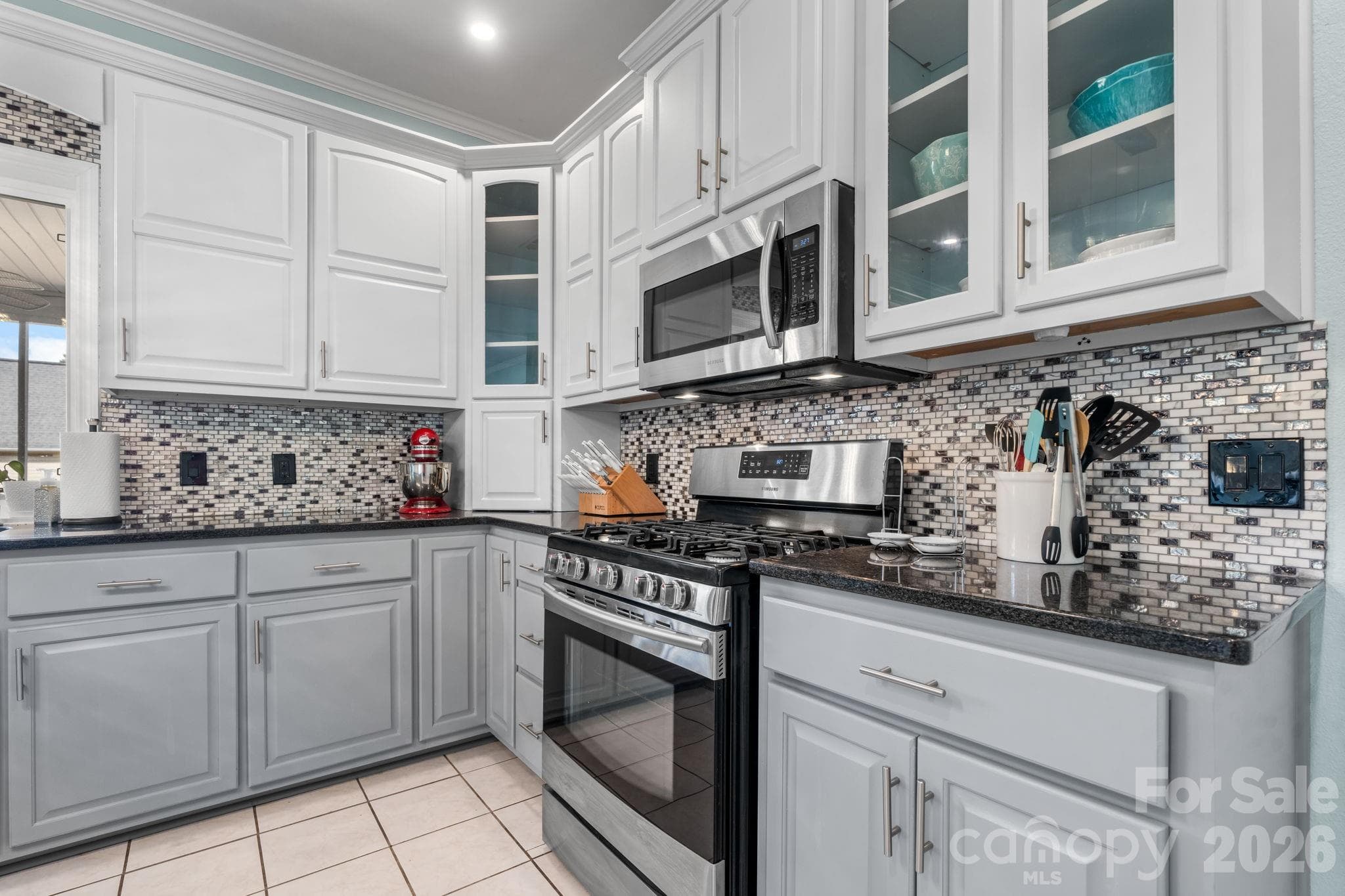 Single Family Residence at 1360 Sweet briar Lane, Hickory, photo 8 of 47