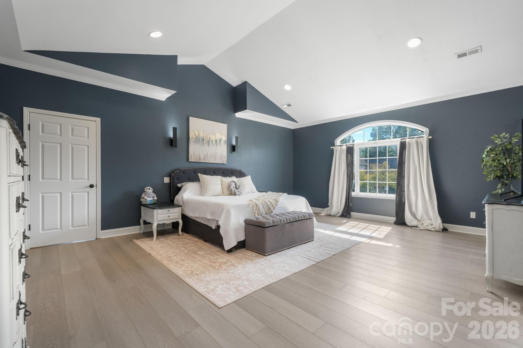 Primary Bedroom - 1360 Sweet briar Lane, Hickory