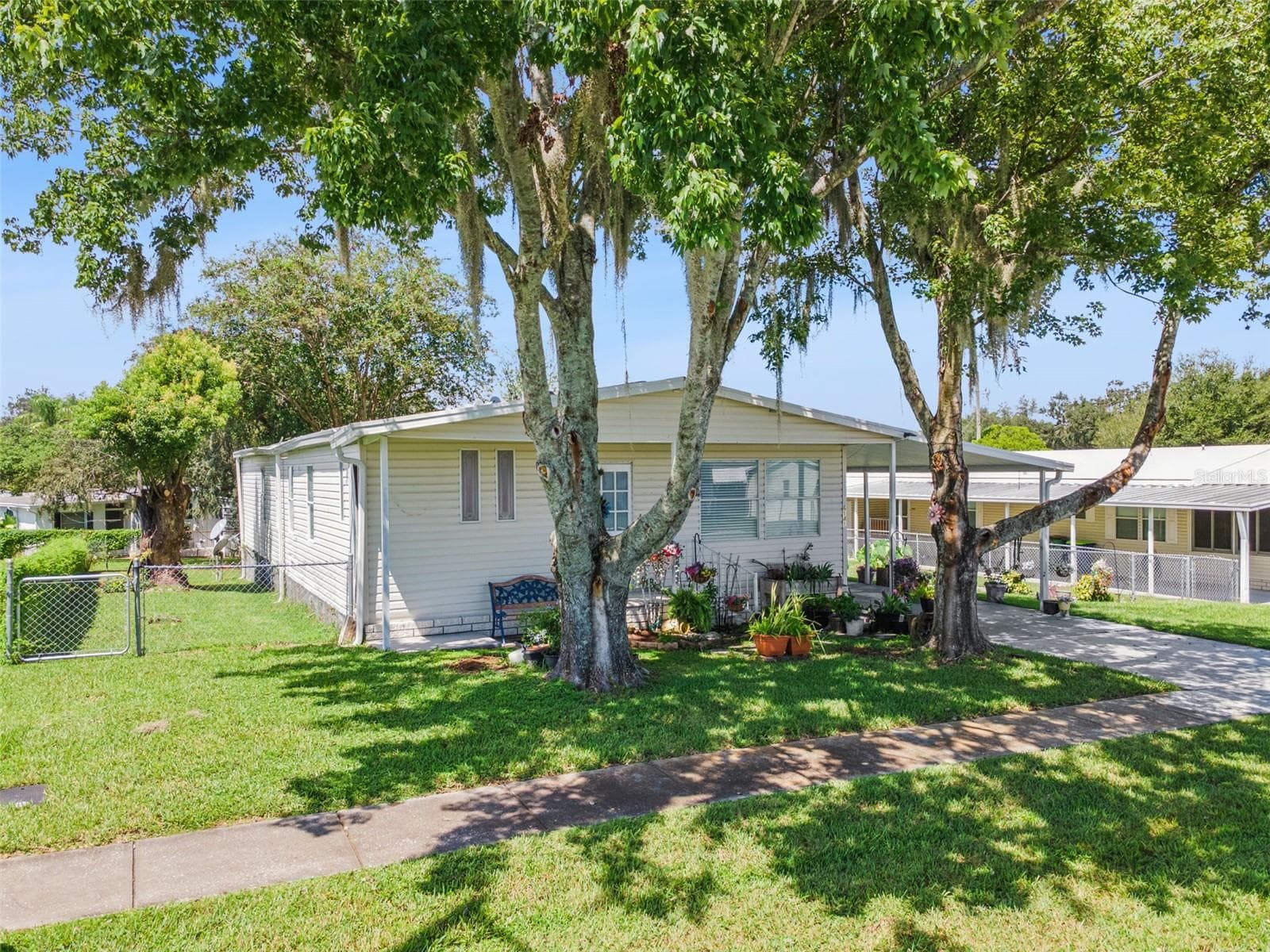 Manufactured Home at 6141 ZEPHYR RIDGE DR, ZEPHYRHILLS, photo 2 of 39