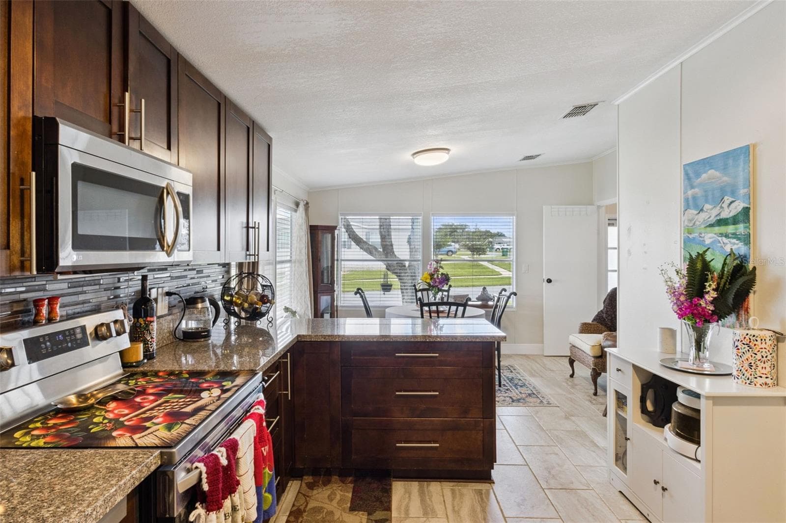 Manufactured Home at 6141 ZEPHYR RIDGE DR, ZEPHYRHILLS, photo 13 of 39