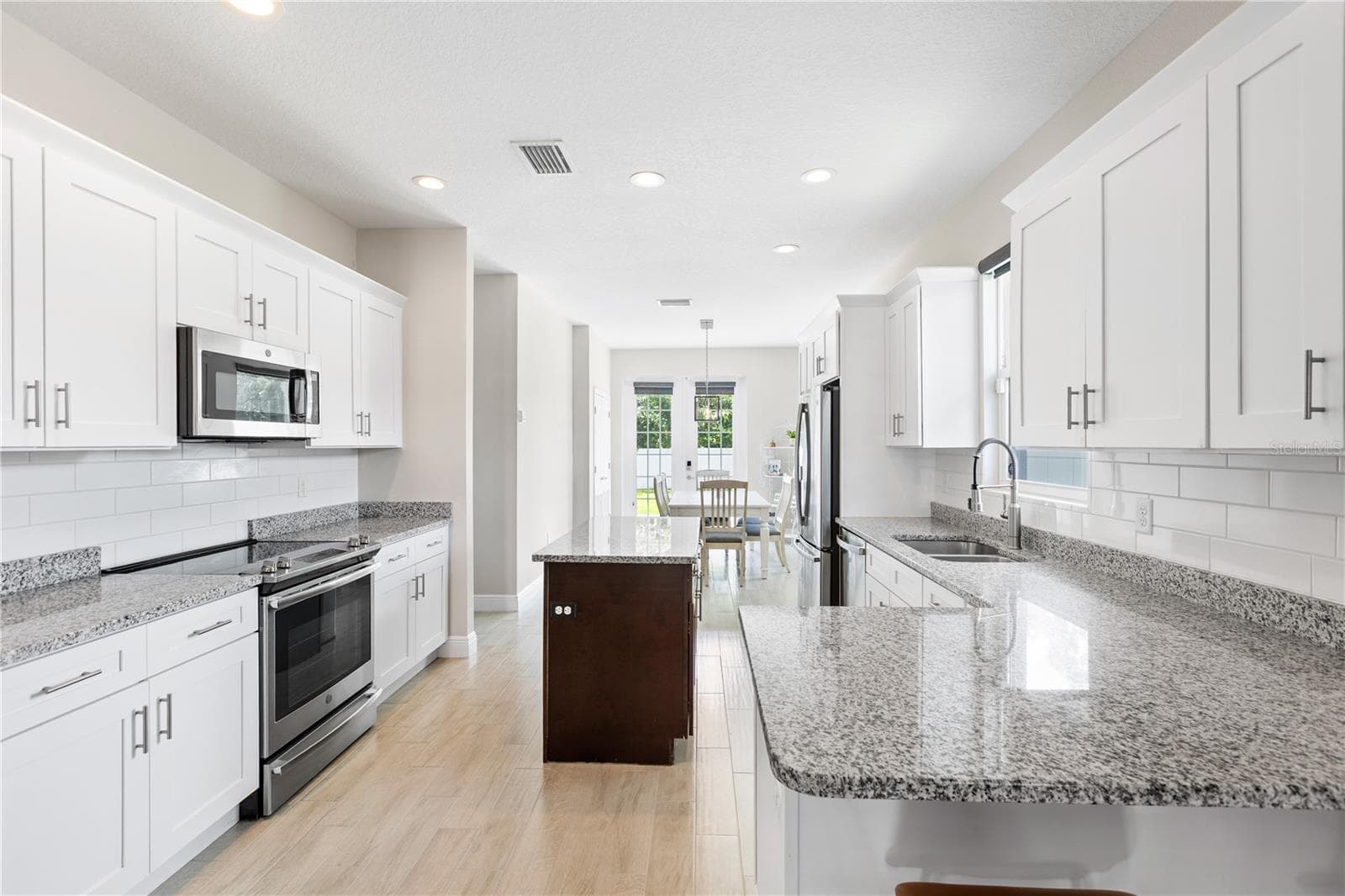 Single Family Residence at 925 E SLIGH AVE, TAMPA, photo 12 of 41