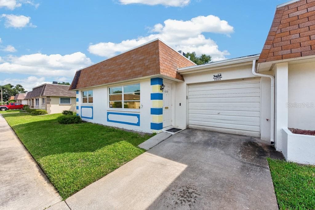 Condominium at 8265 VENDOME BLVD N, PINELLAS PARK, photo 2 of 37