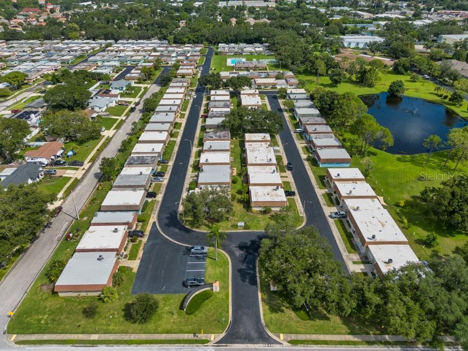 Condominium at 8265 VENDOME BLVD N, PINELLAS PARK, photo 31 of 37