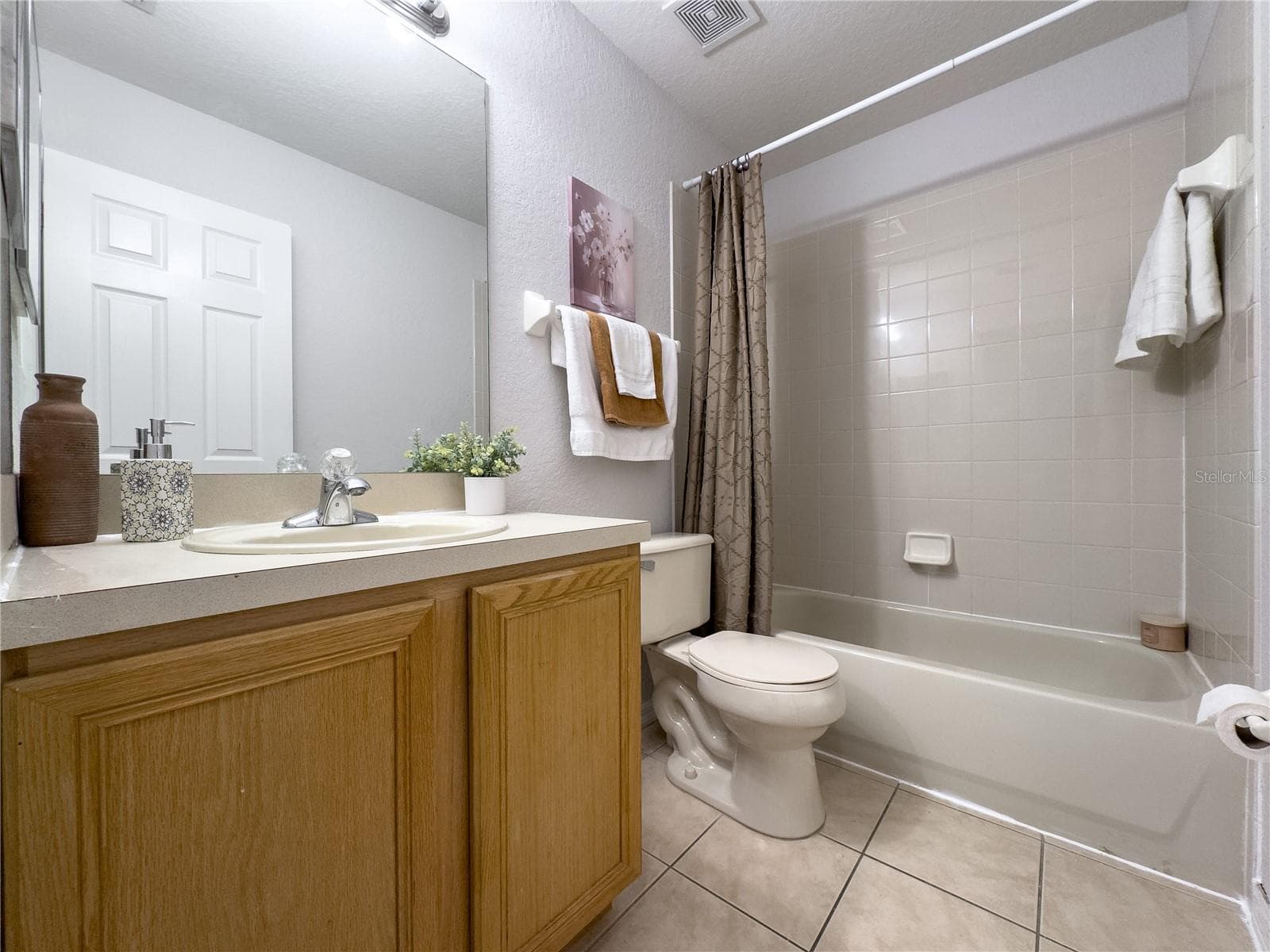 Townhouse at 354 LA MIRAGE ST, DAVENPORT, photo 25 of 37