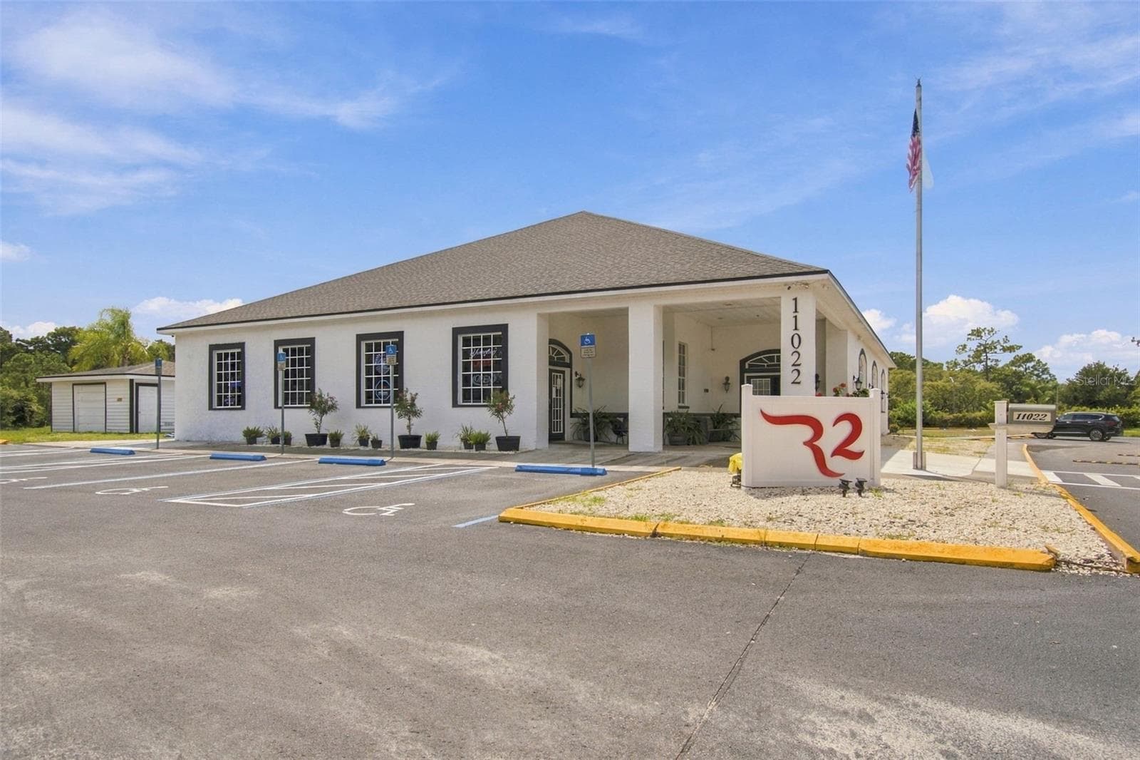 R2 Restaurant/Pub in Neighborhood - 7610 OAKMONT LN, NEW PORT RICHEY