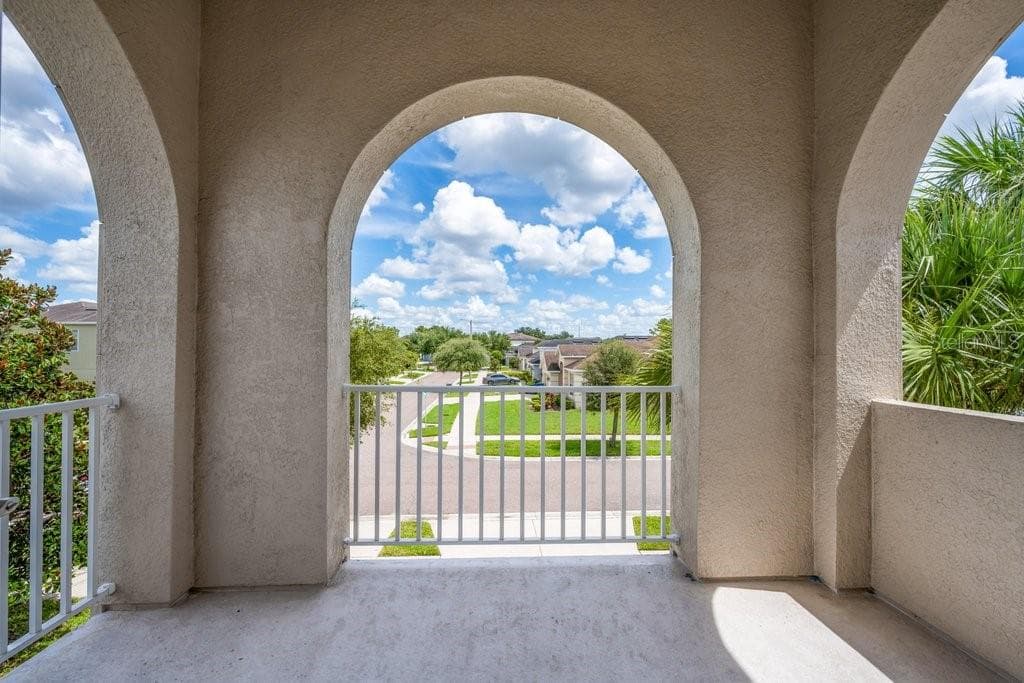 Single Family Residence at 7225 BLUE BEECH DR, RIVERVIEW, photo 2 of 47