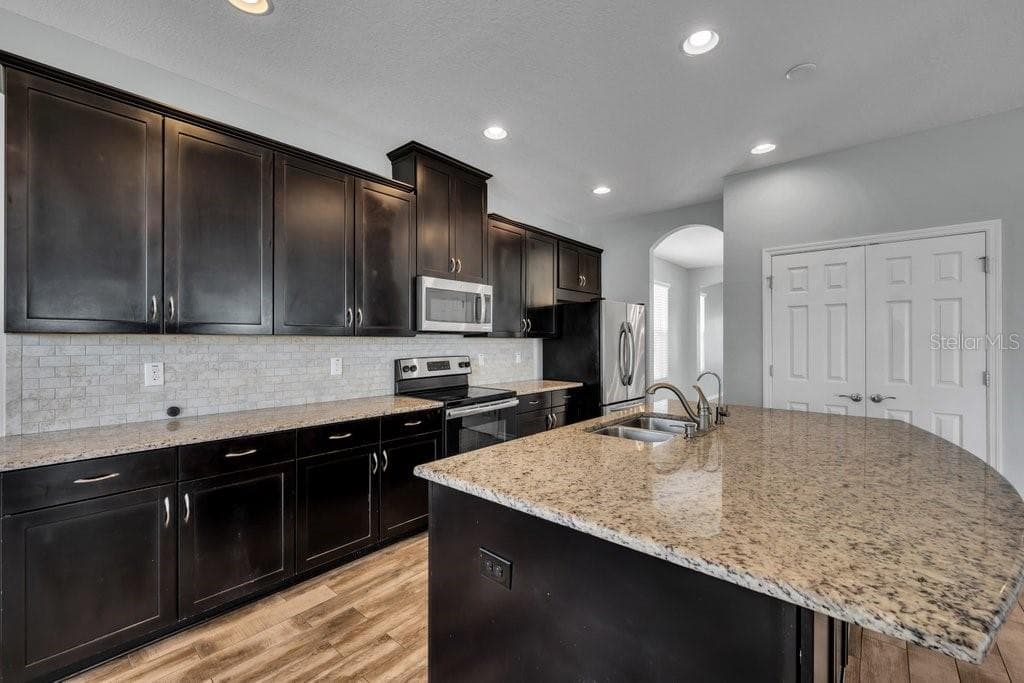 Single Family Residence at 7225 BLUE BEECH DR, RIVERVIEW, photo 21 of 47