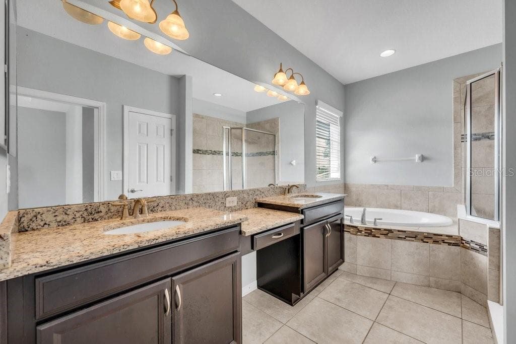 Single Family Residence at 7225 BLUE BEECH DR, RIVERVIEW, photo 30 of 47