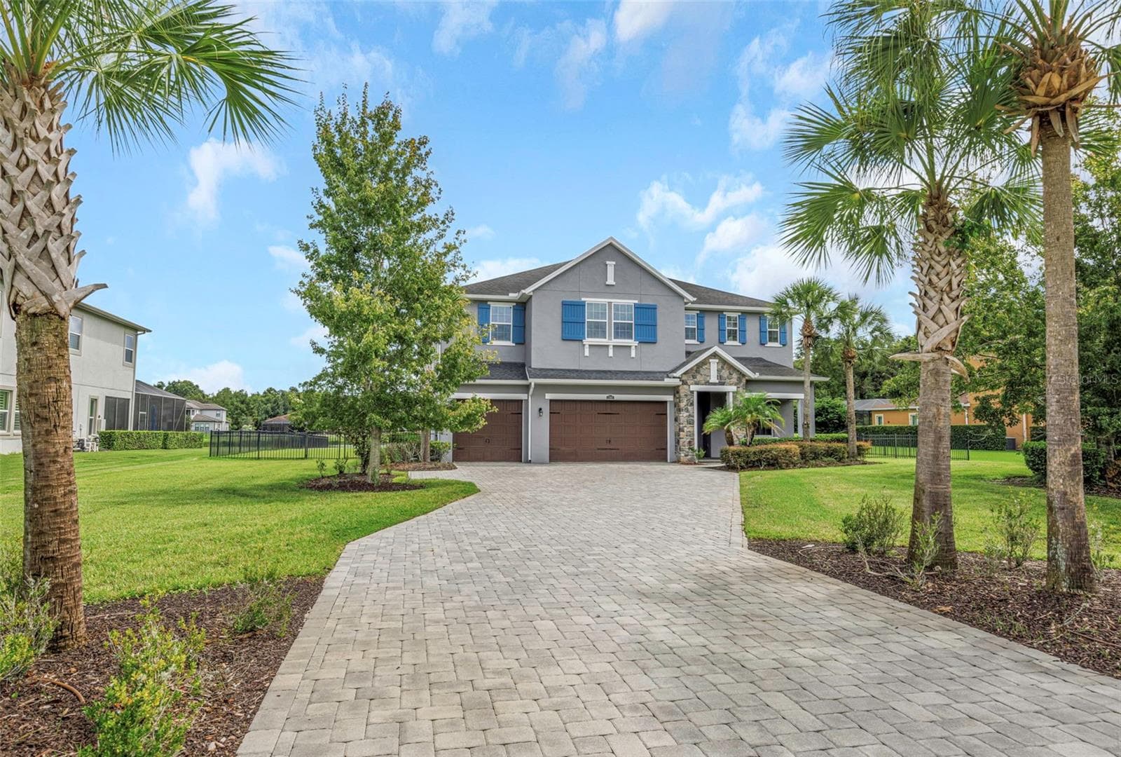 Driveway - 17807 HOWSMOOR PL, LUTZ
