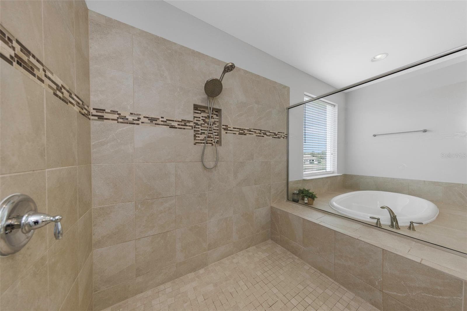 Single Family Residence at 17807 HOWSMOOR PL, LUTZ, photo 39 of 80