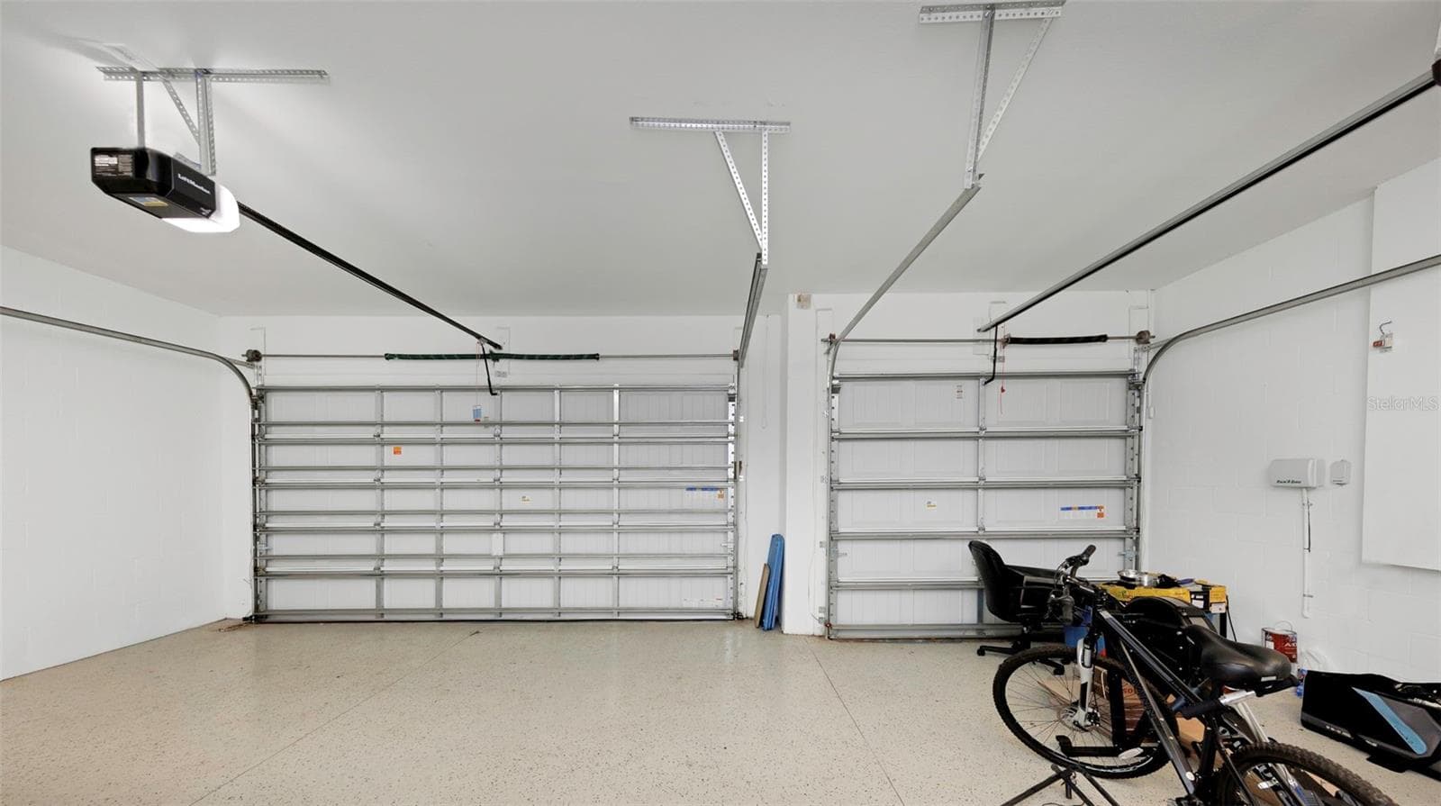 Garage - 17807 HOWSMOOR PL, LUTZ