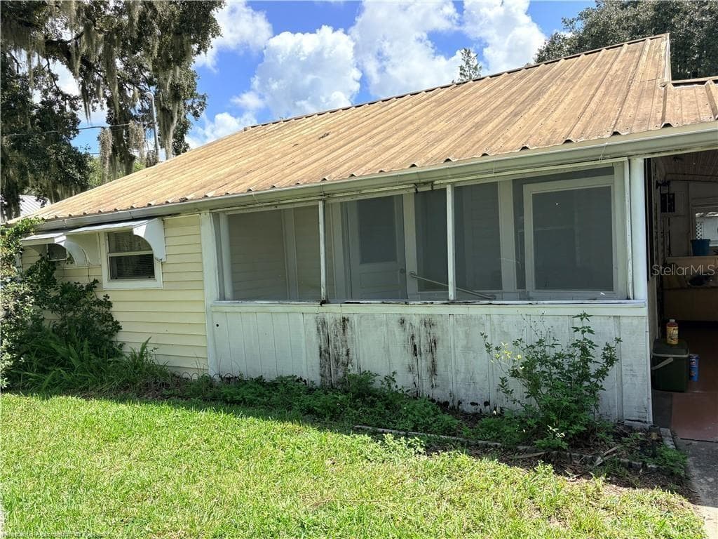 Single Family Residence at 311 S 8TH AVE, WAUCHULA, photo 2 of 8